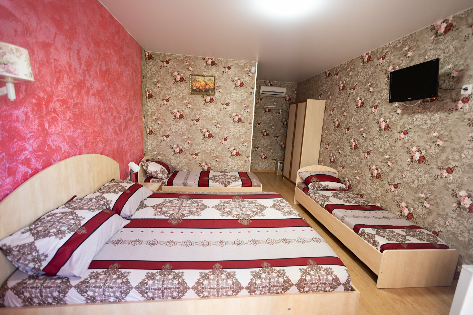 Однокомнатные номера стандарт, 2-4 спальных места.  Кондиционер, телевизор, холодильник.