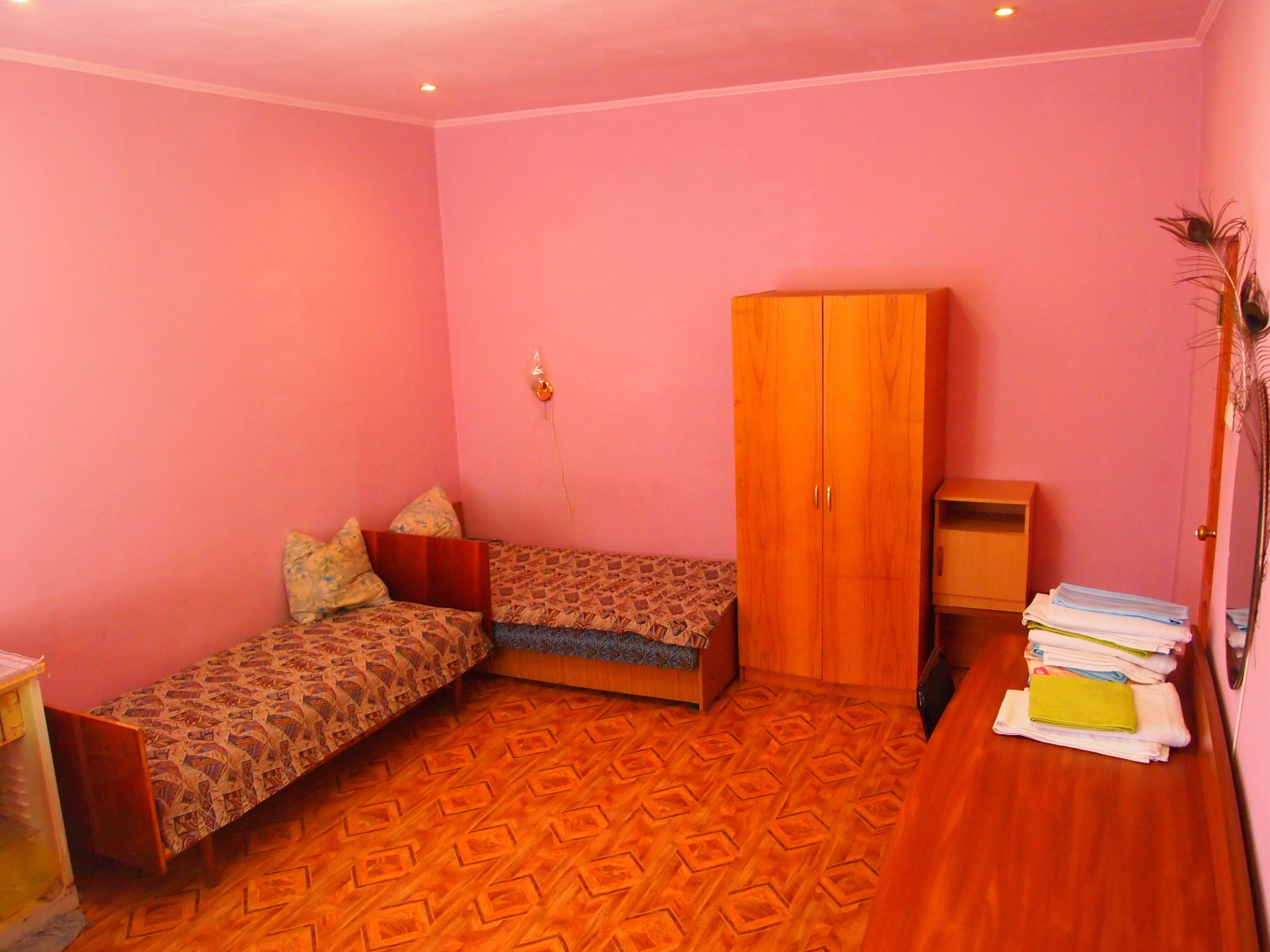 Семейный номер с общей ванной комнатой