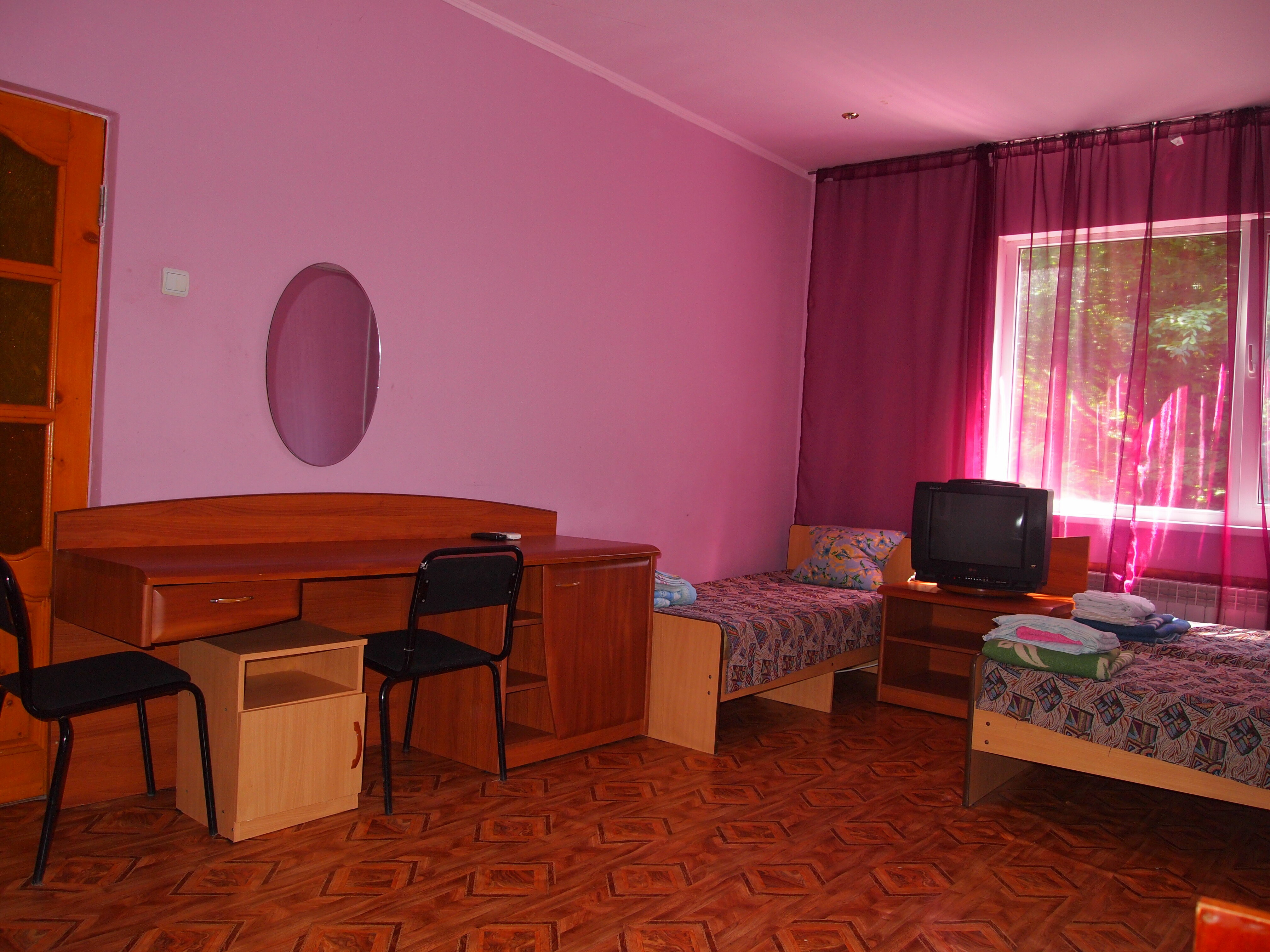 Семейный номер с общей ванной комнатой