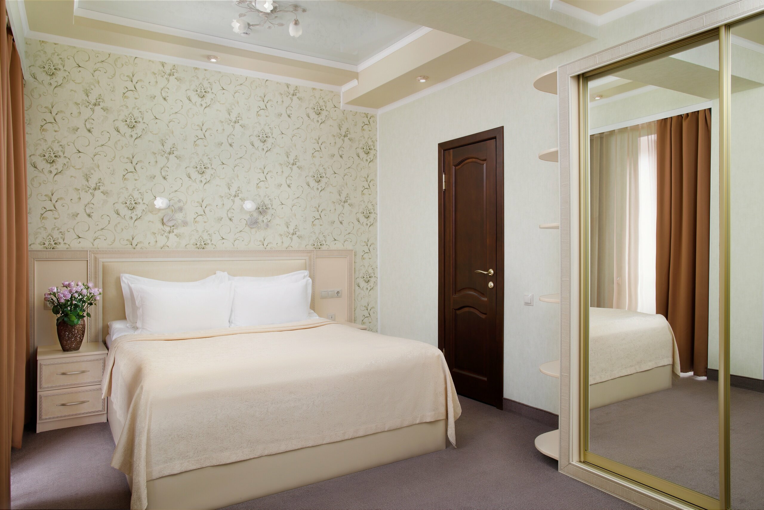 Люкс с кроватью размера «king-size» и гидромассажной ванной