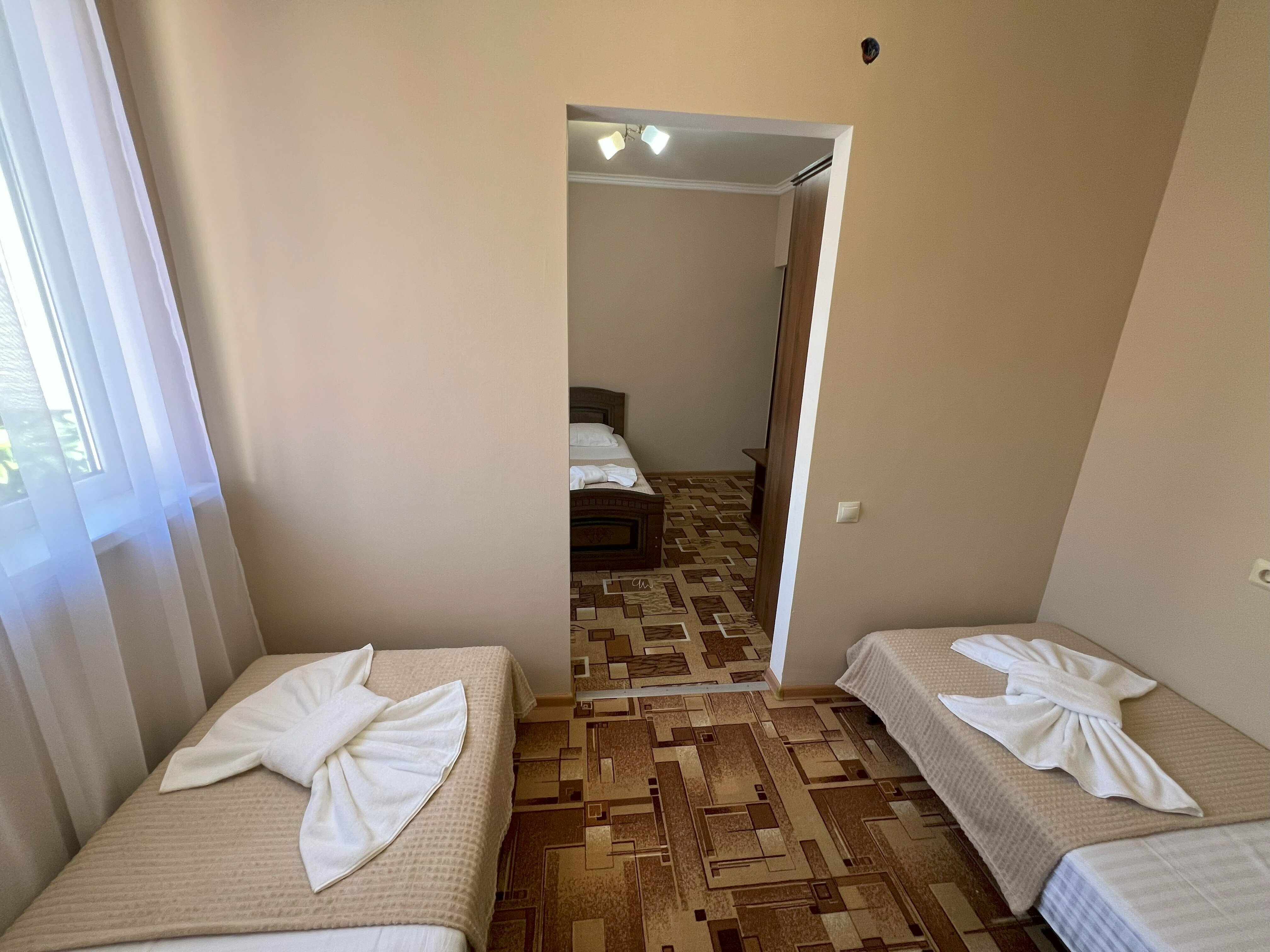 Двухкомнатный семейный номер на четыре человека