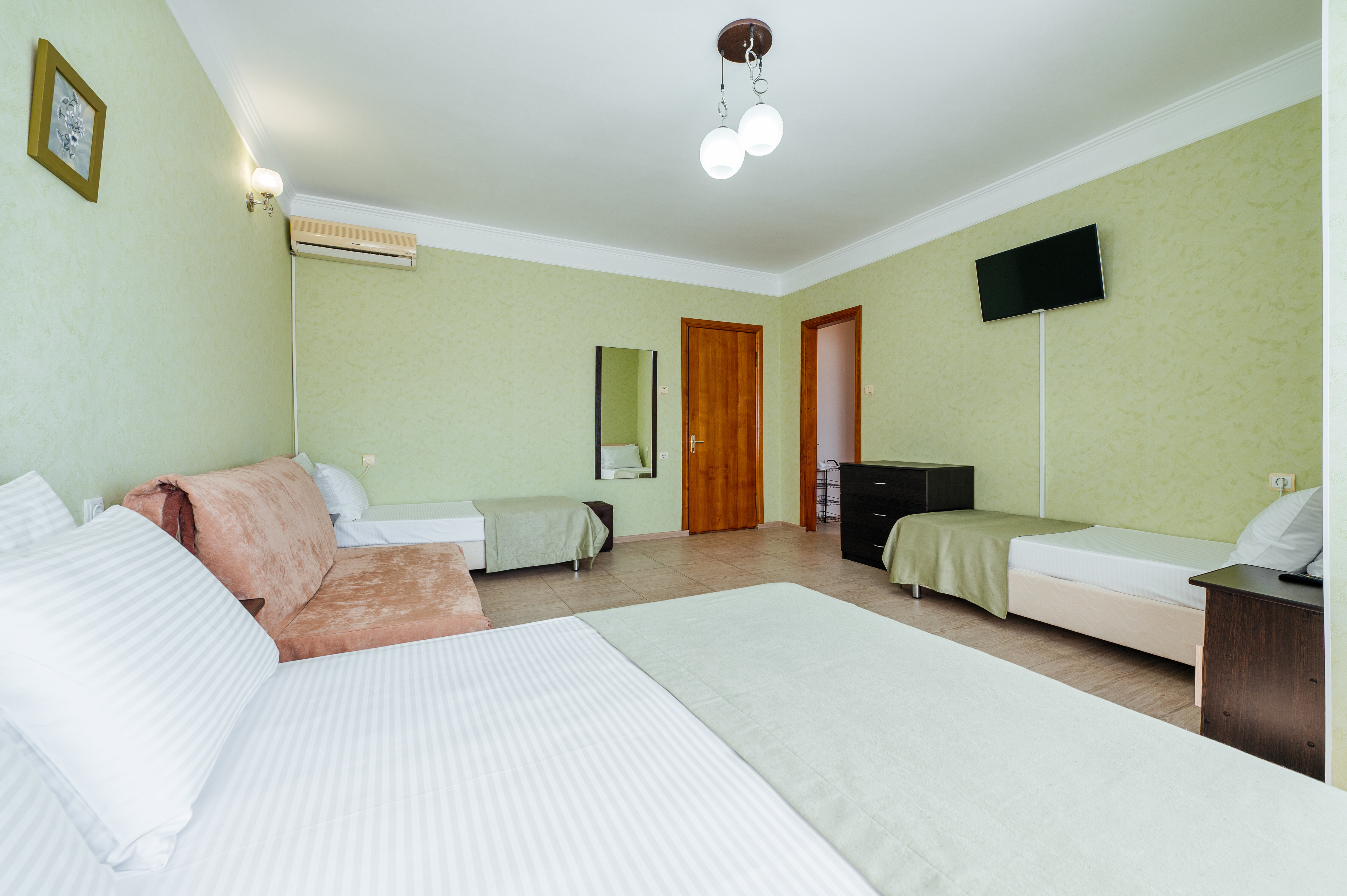 Улучшенный четырехместный номер