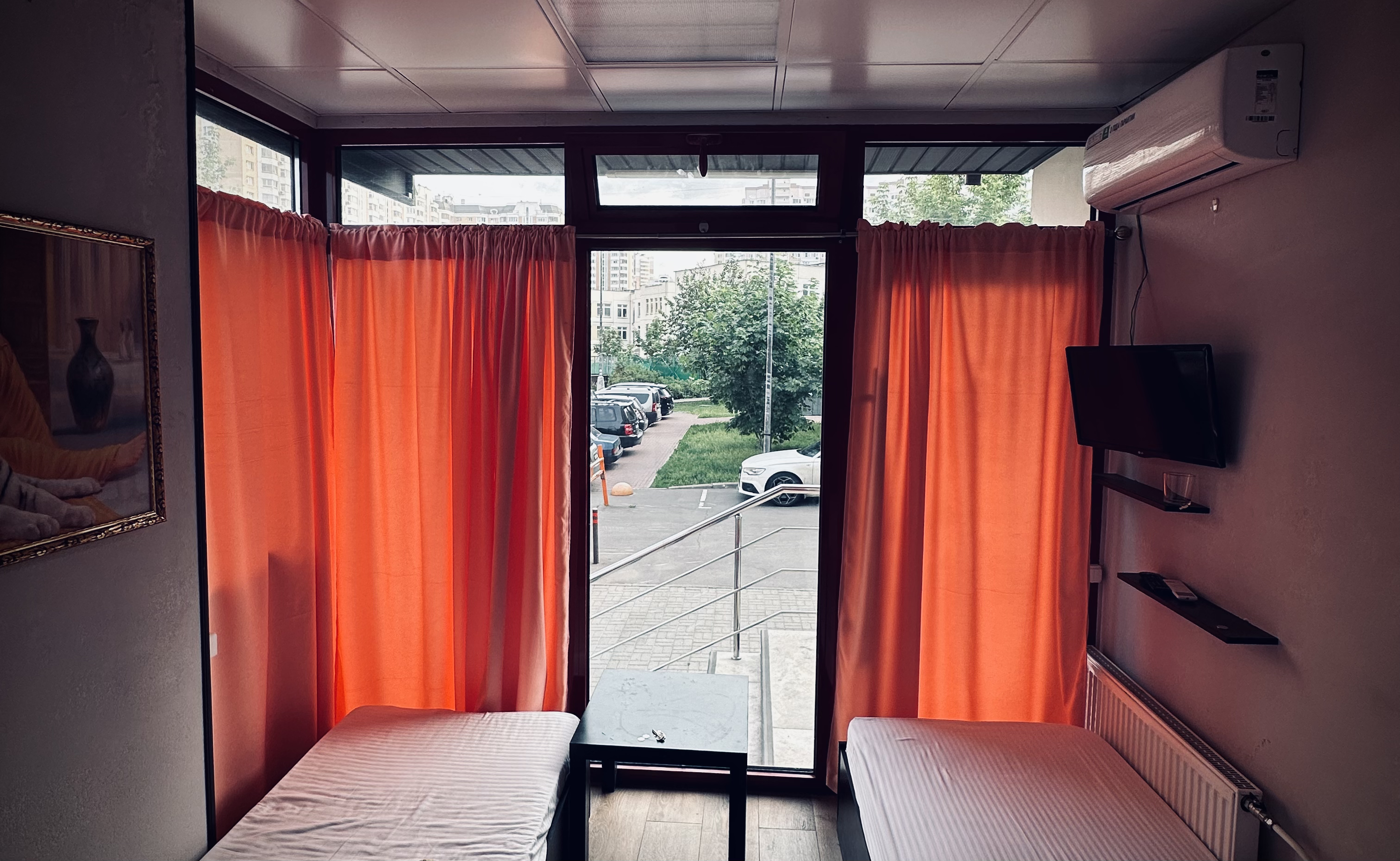 Кровать в общем 4-местном номере для мужчин и женщин