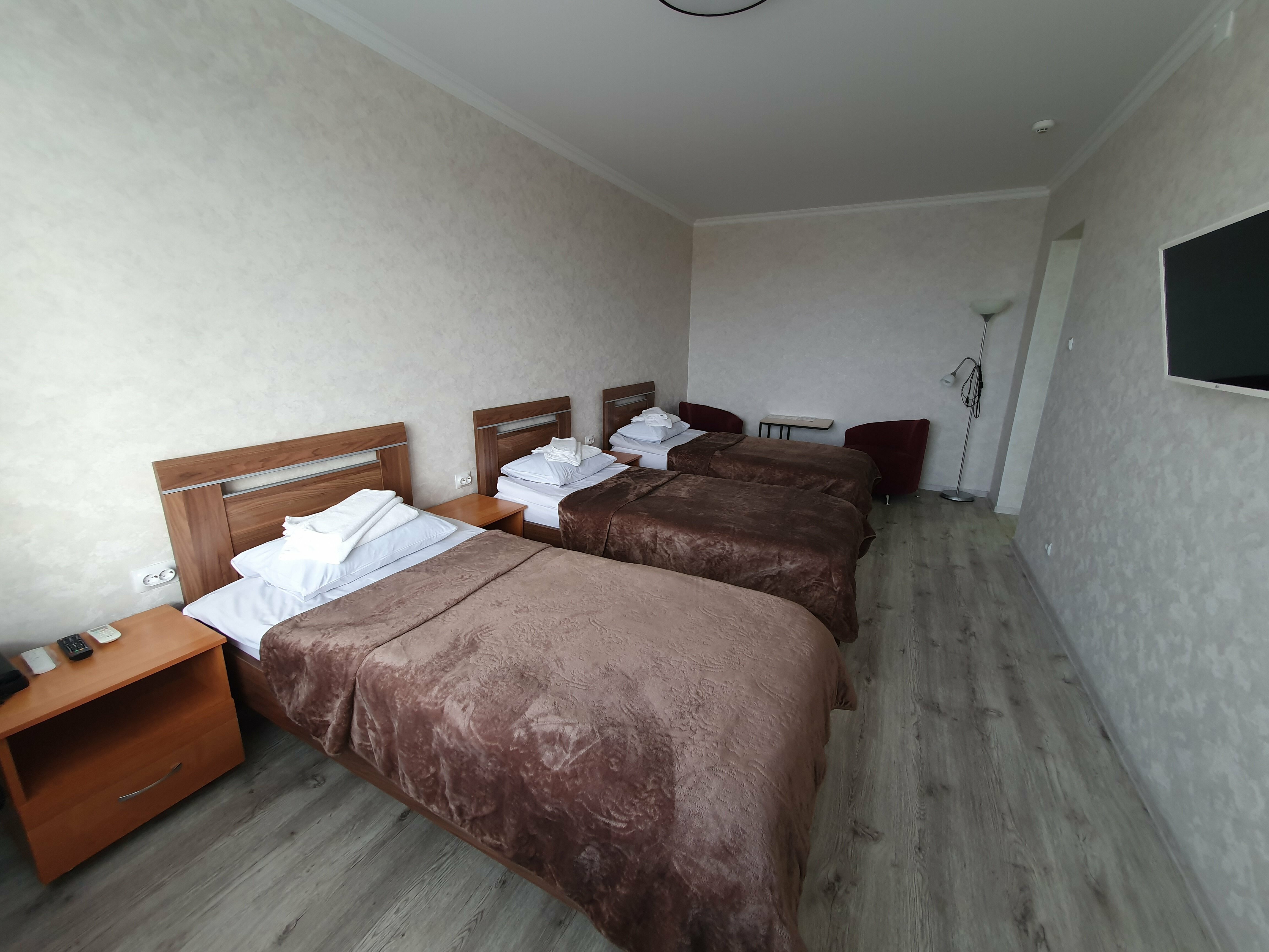 Односпальная кровать в общем номере