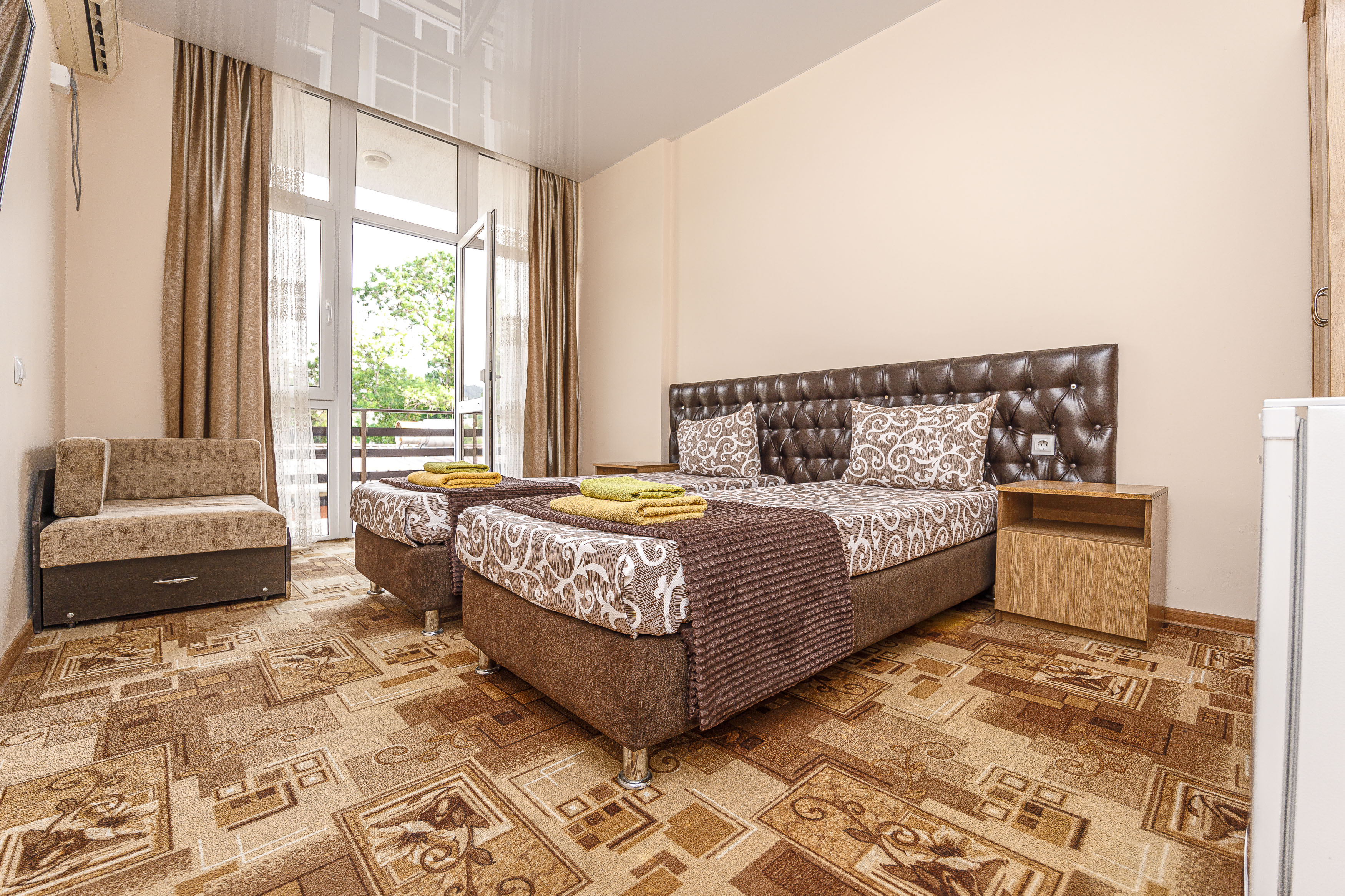 Двухместный номер с раздельными кроватями и балконом (+ доп место)