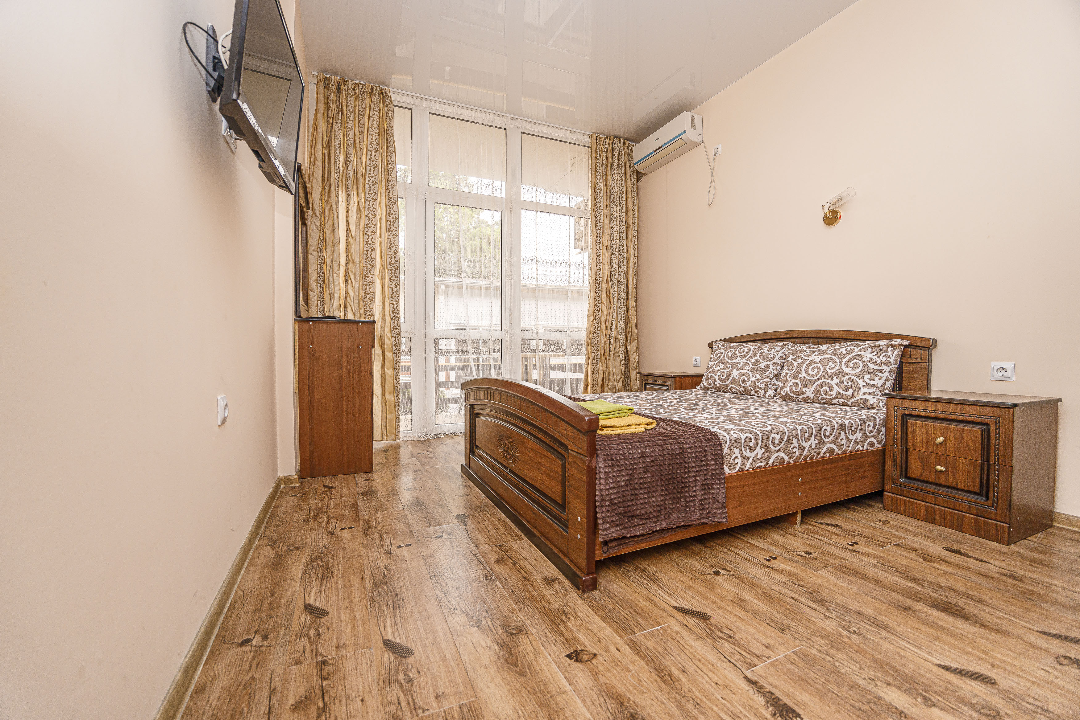 Двухместный номер с одной кроватью и балконом (+ доп место)