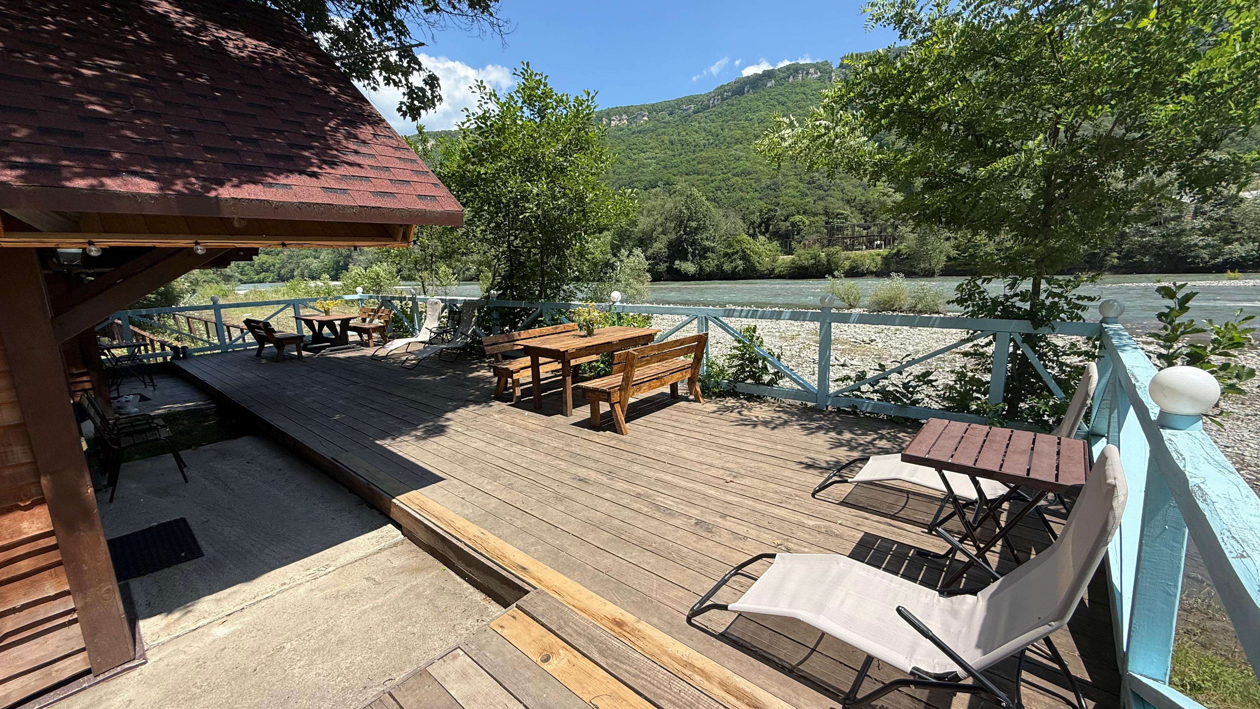 Бунгало  с видом на реку и горы