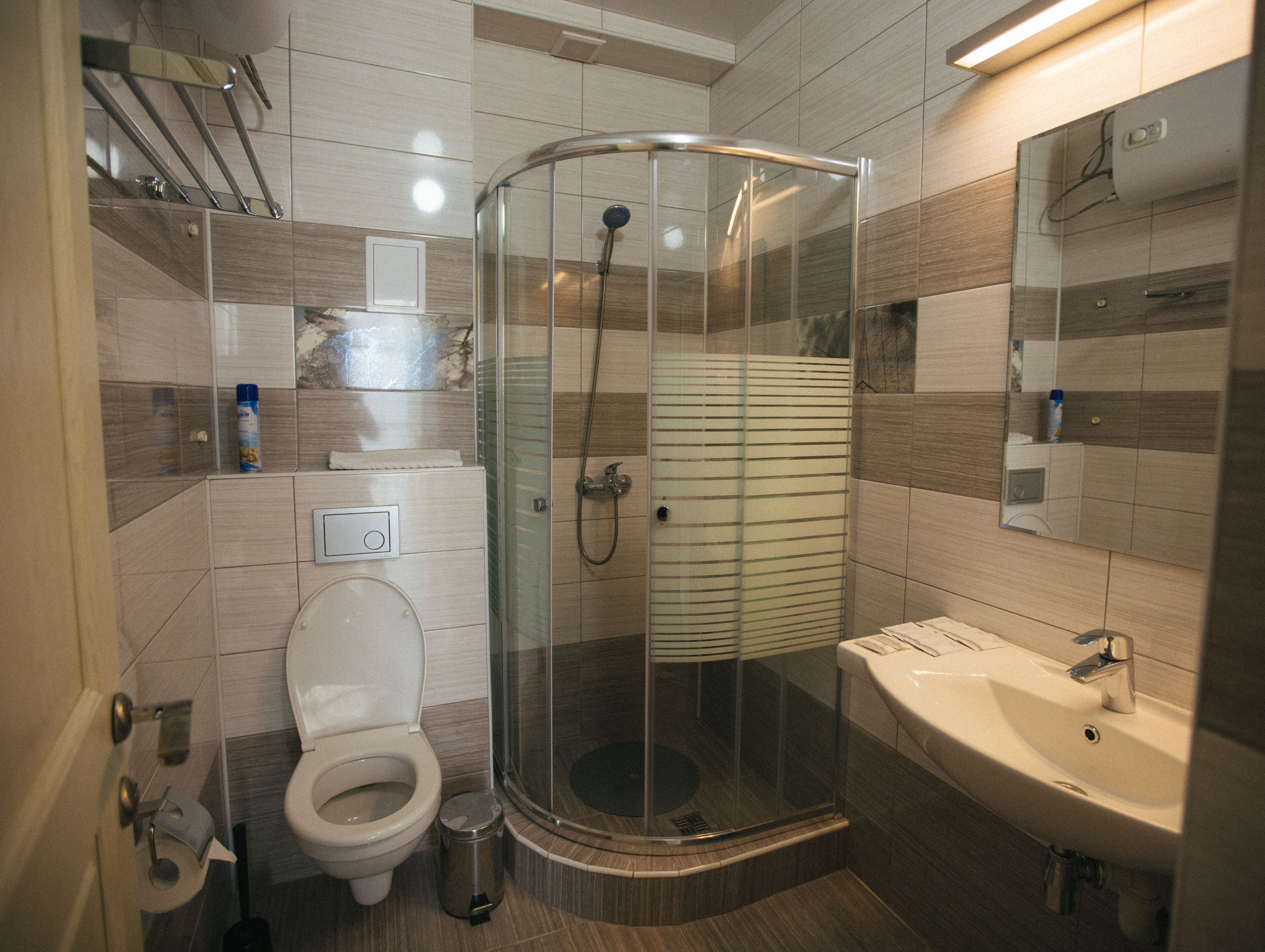 Двухместный номер с балконом и боковым видом на море