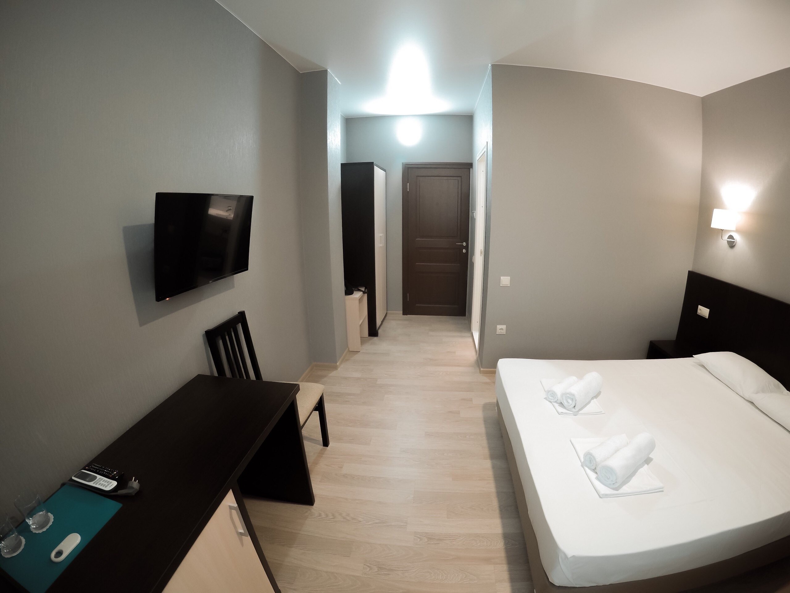 Двухместный номер с балконом и боковым видом на море