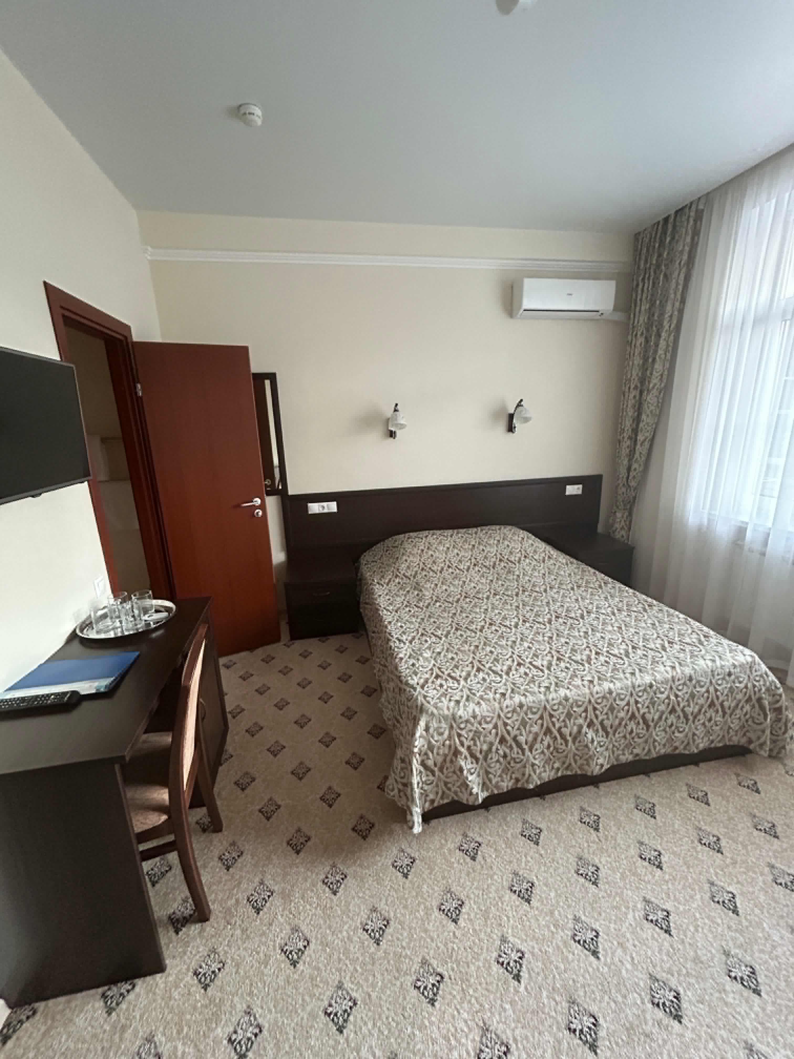 Четырехместный однокомнатный номер с балконом