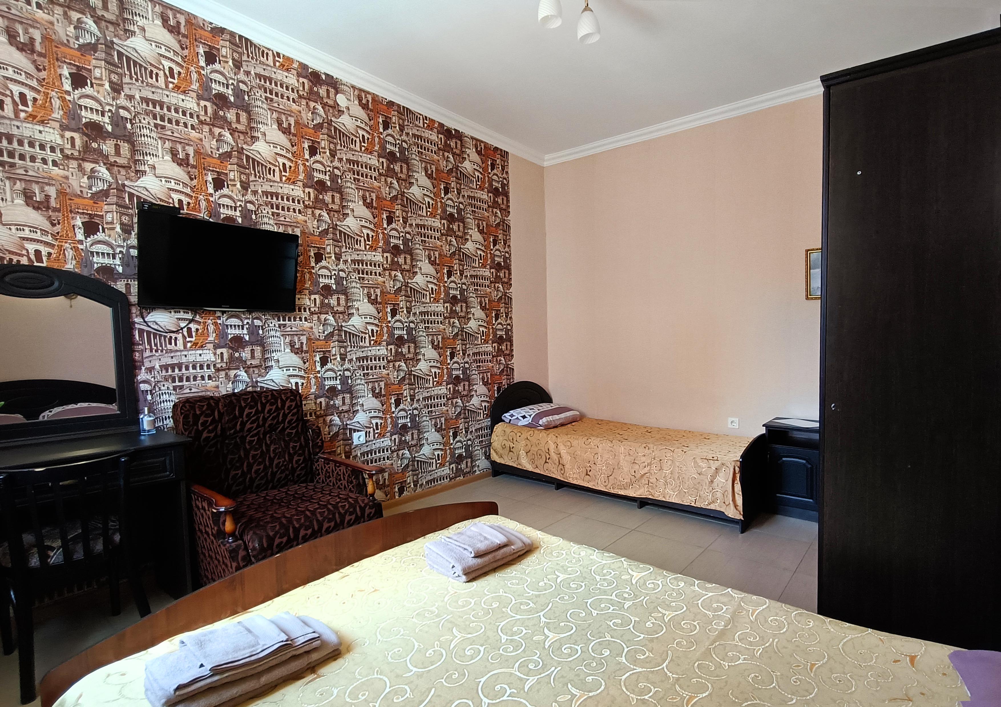 Трехместный номер «Комфорт» с душем