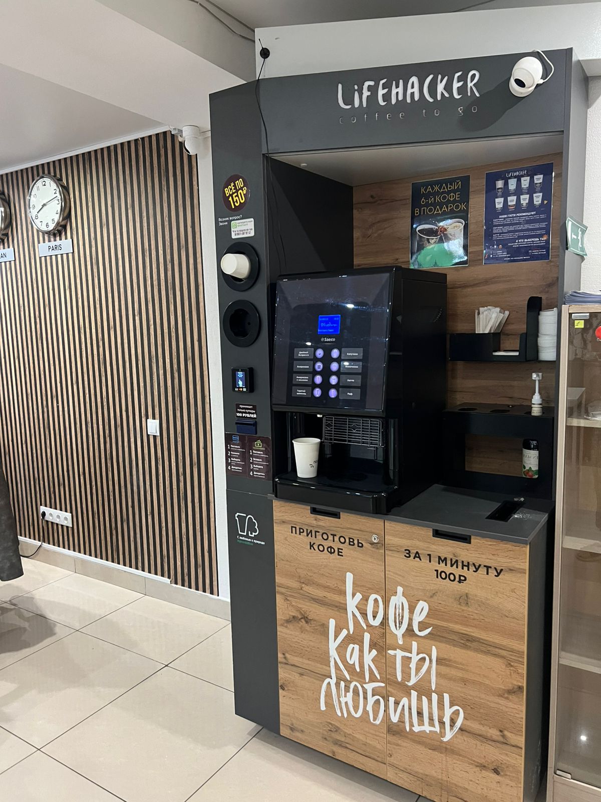 Спальное место на двухъярусной кровати в общем номере для женщин