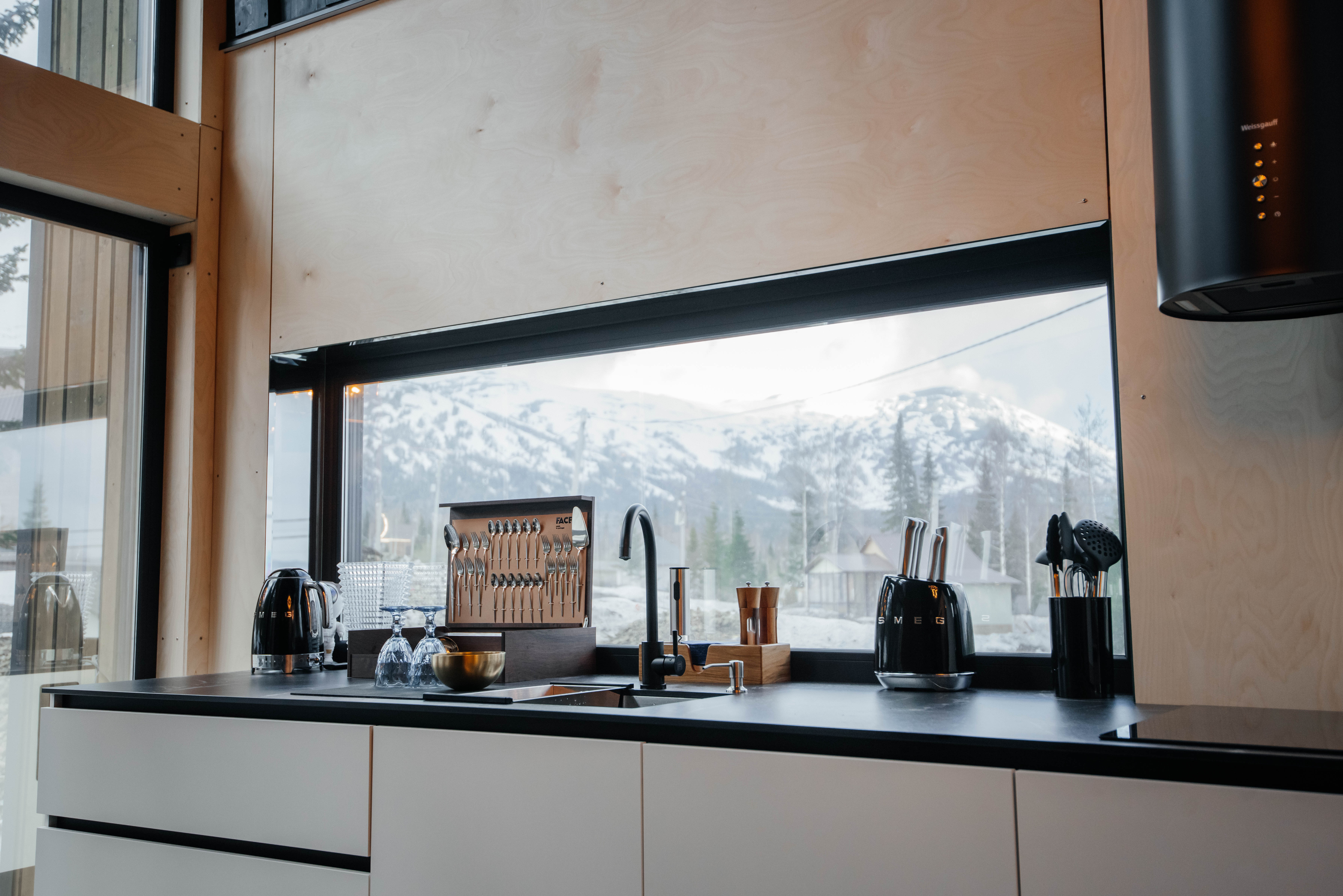 Шале Леонов