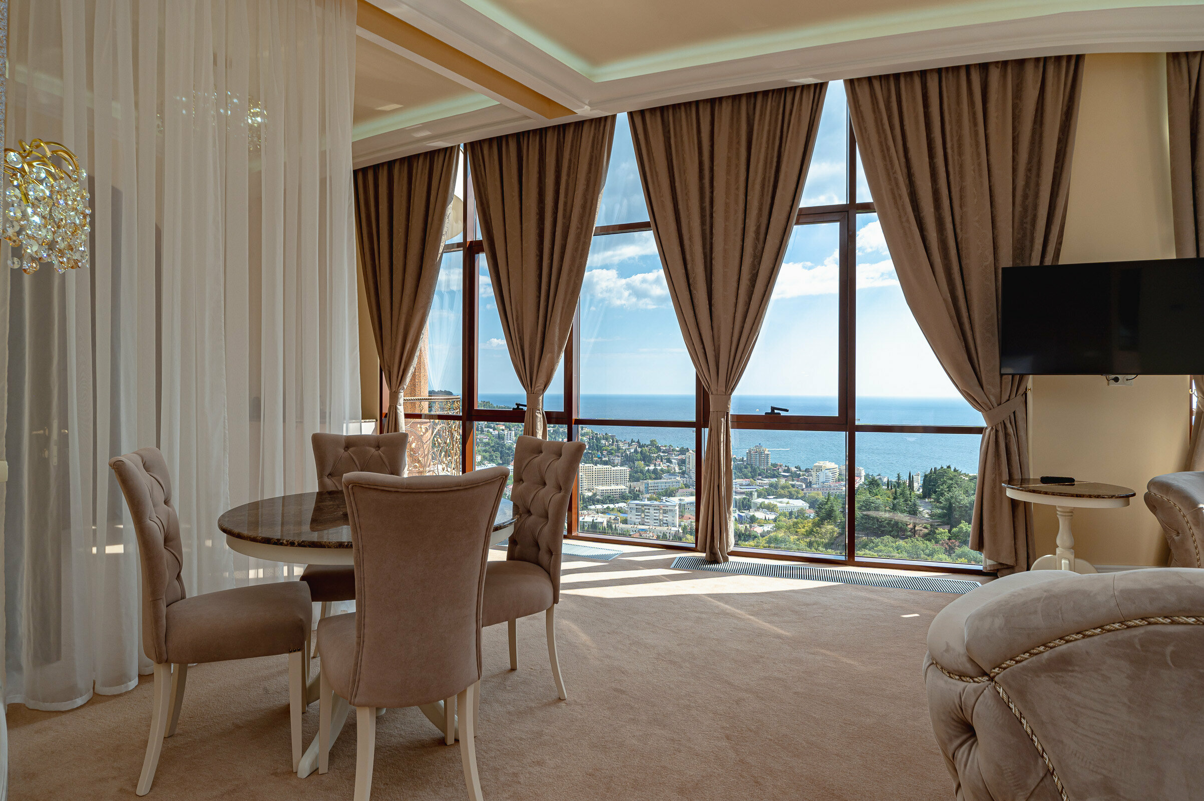 Люкс с балконом