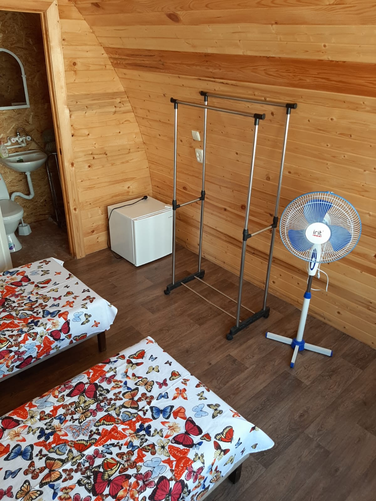 Двухместный номер с 2 отдельными кроватями и душем