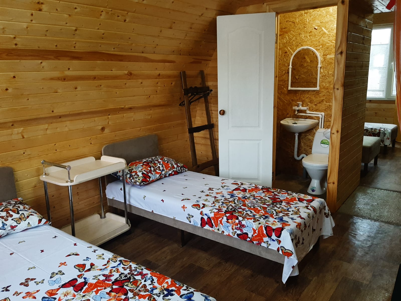 Четырехместный номер с душем