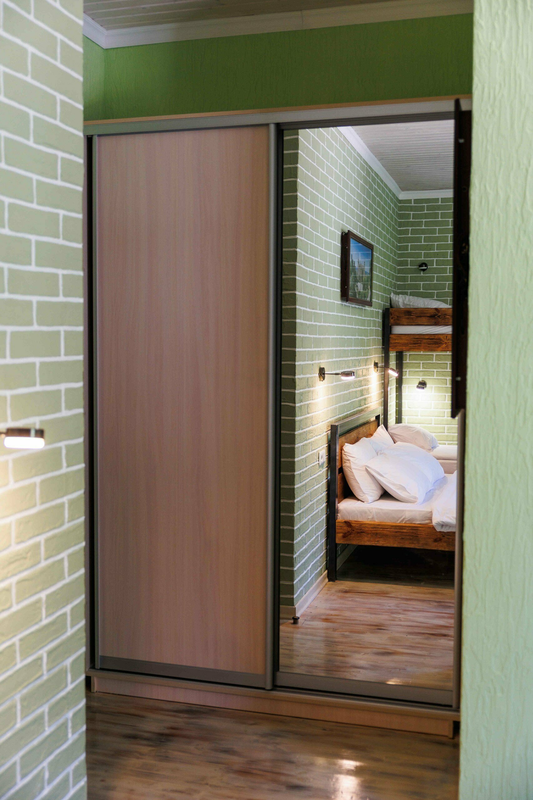 Четырехместный номер с видом во двор