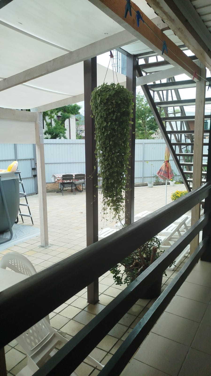 Трехместный номер с видом на бассейн