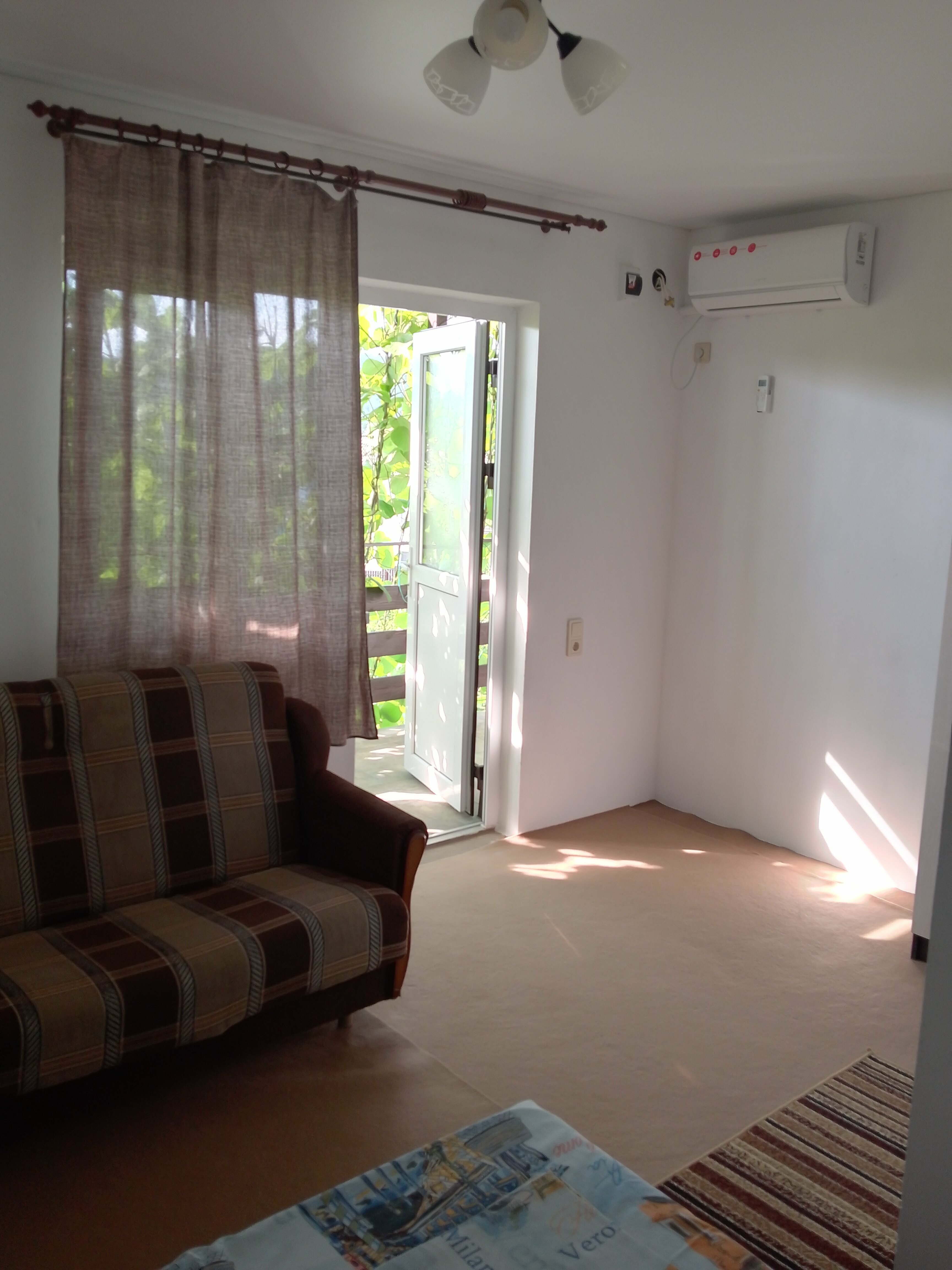 Двухместный номер с 1 кроватью, балконом и видом на горы.