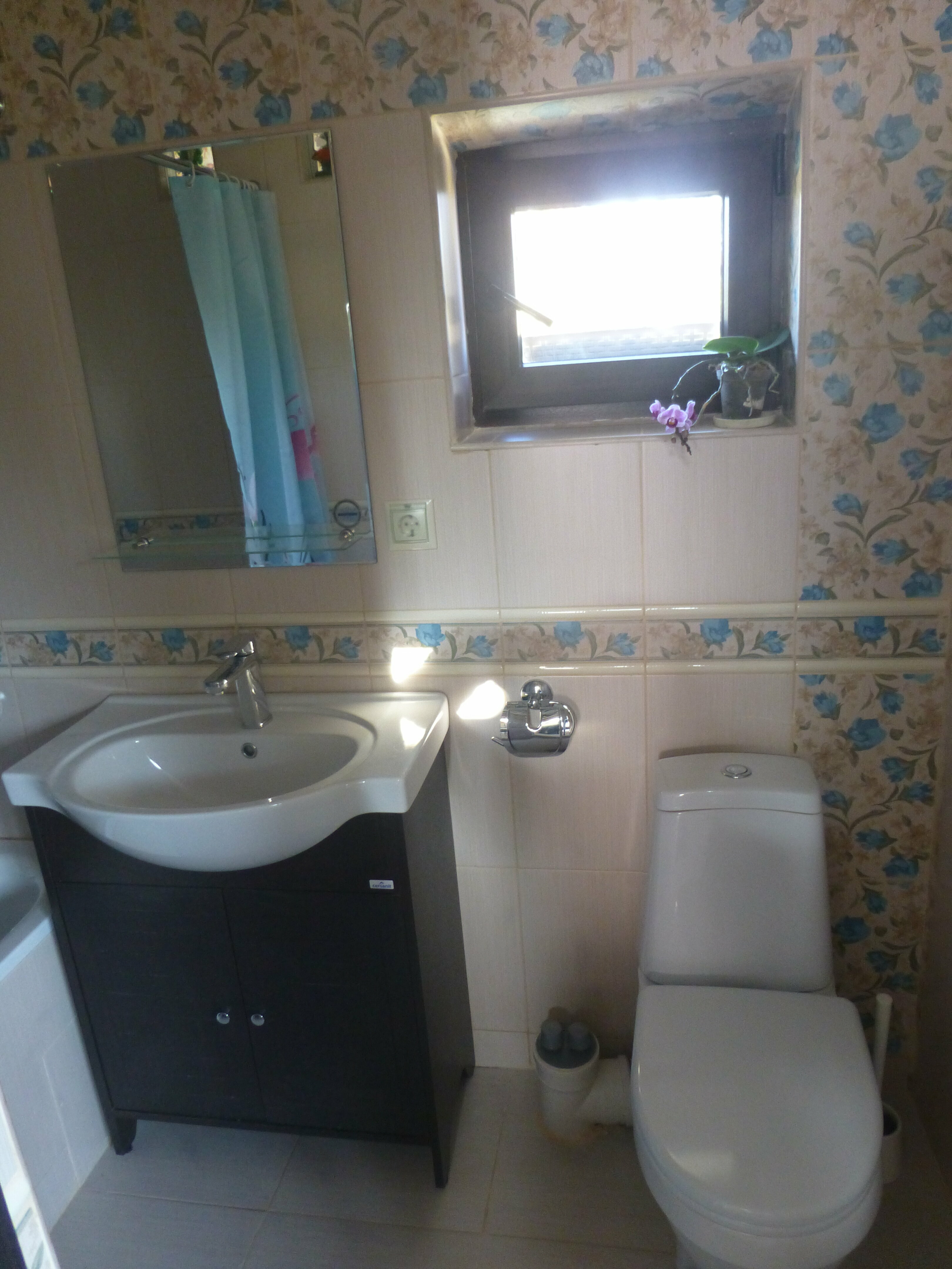 Трехместный номер с собственной ванной комнатой