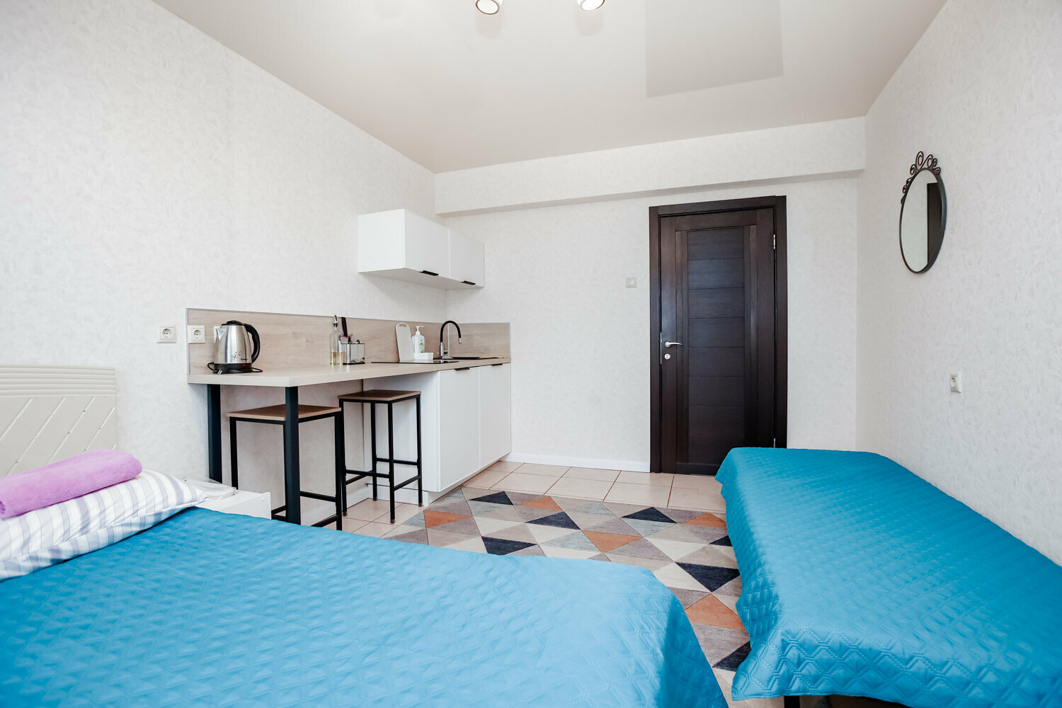 Жилая двухместная комната с балконом и общим санузлом С19-91 (White,Gold)