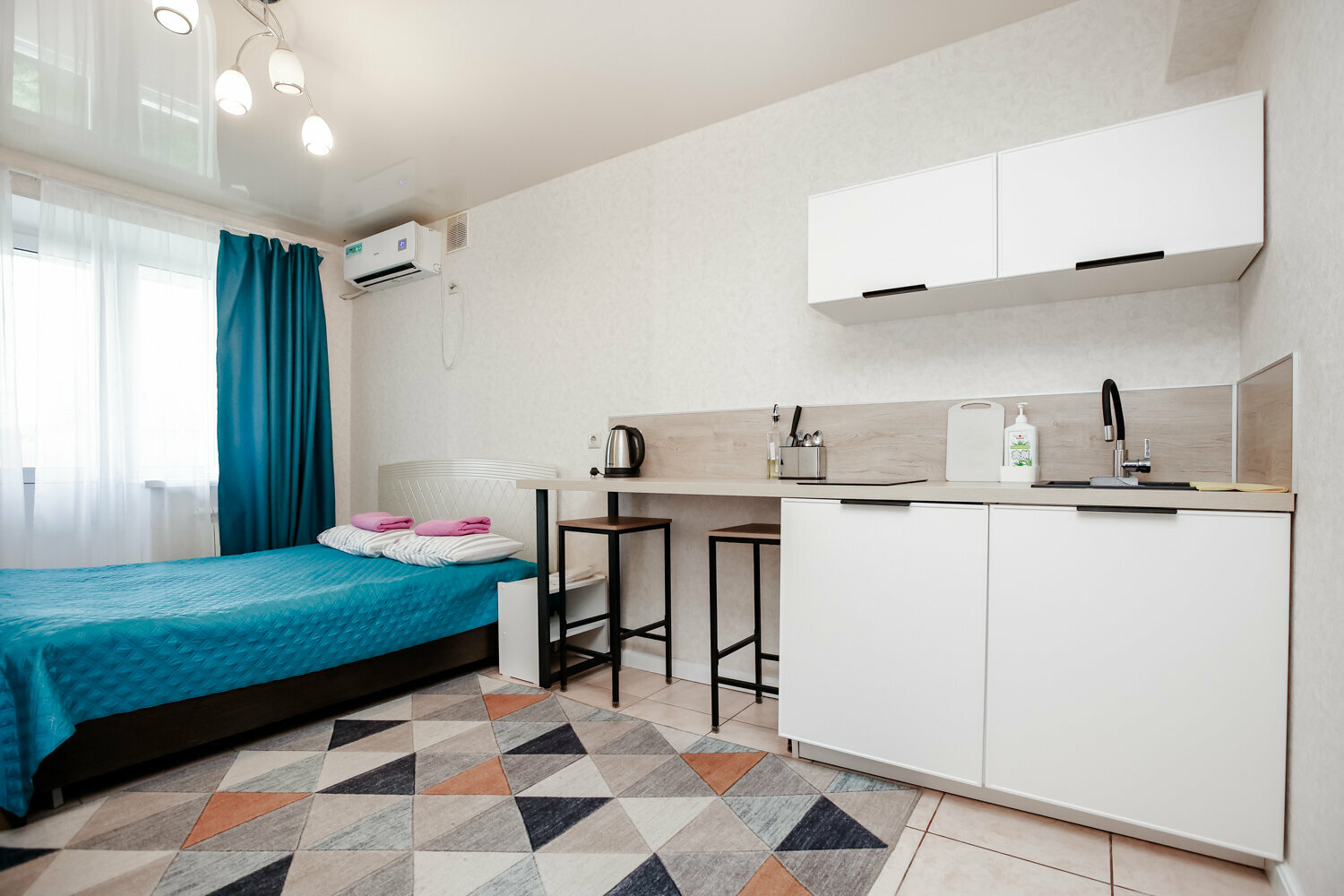 Жилая двухместная комната с балконом и общим санузлом С19-91 (White,Gold)