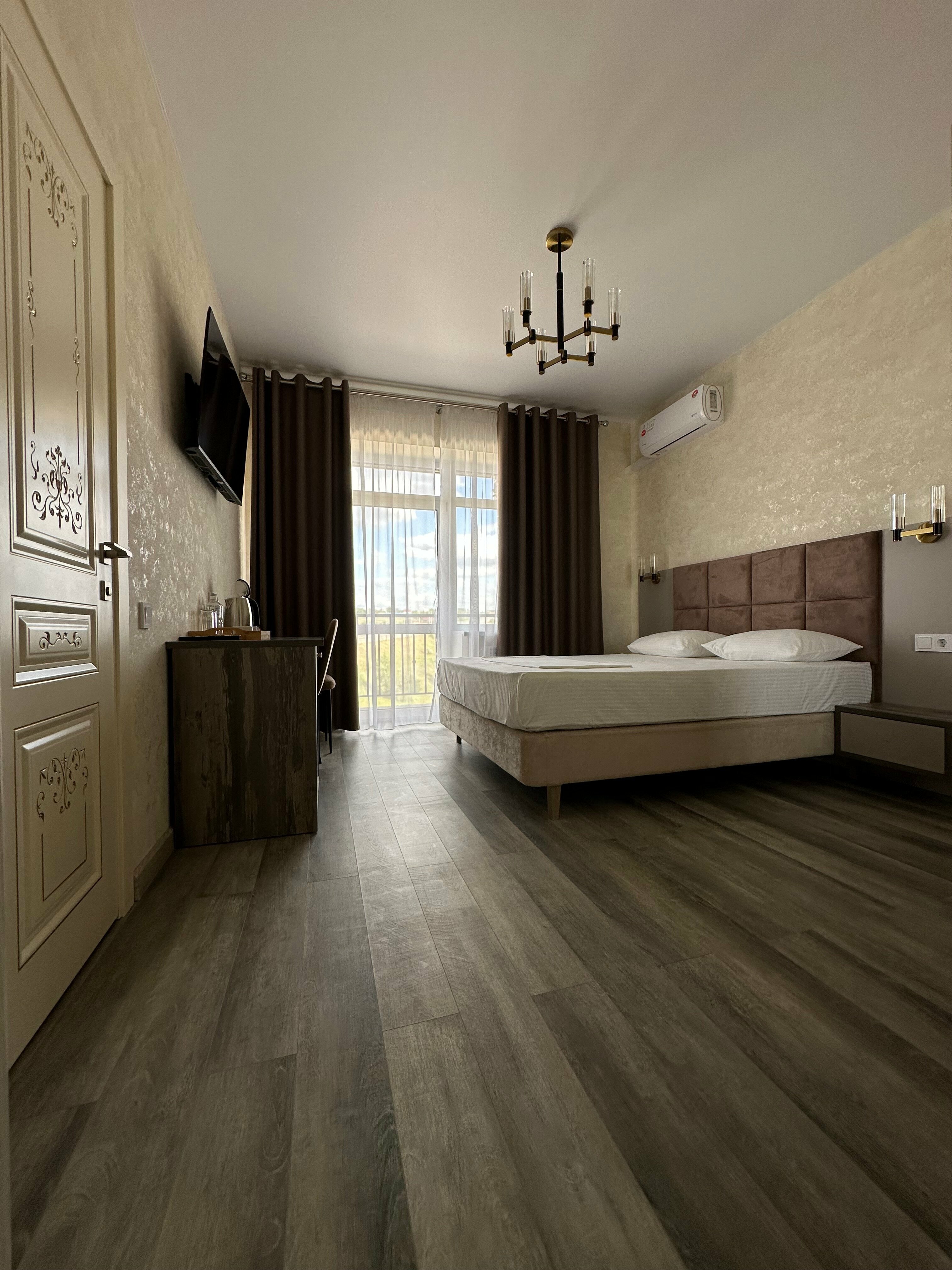 Полулюкс с балконом и ванной