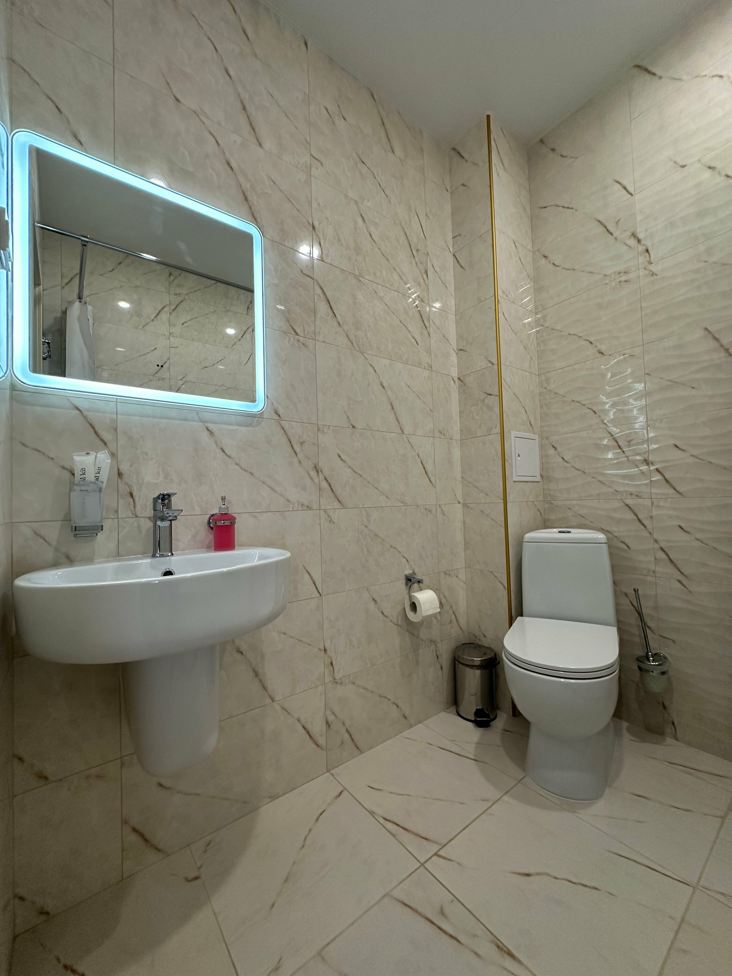 Полулюкс с балконом и ванной