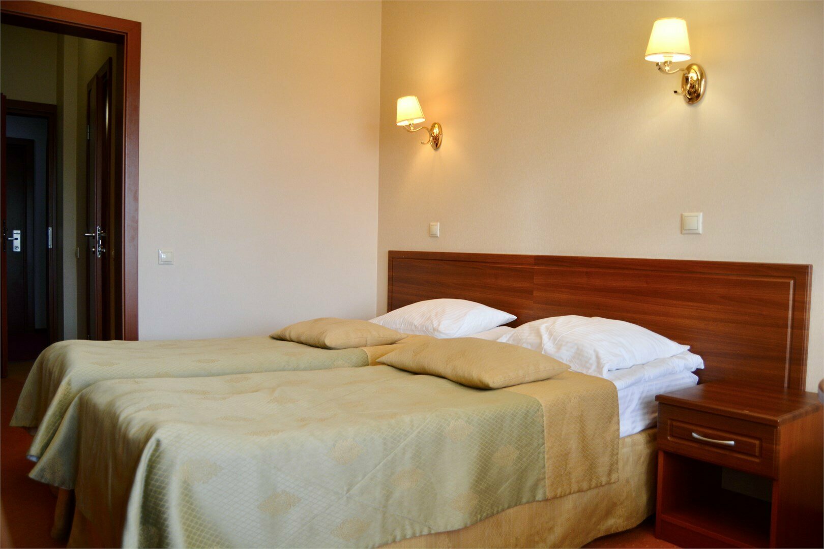 Улучшенный номер с кроватью размера «king-size» или 2 отдельными кроватями