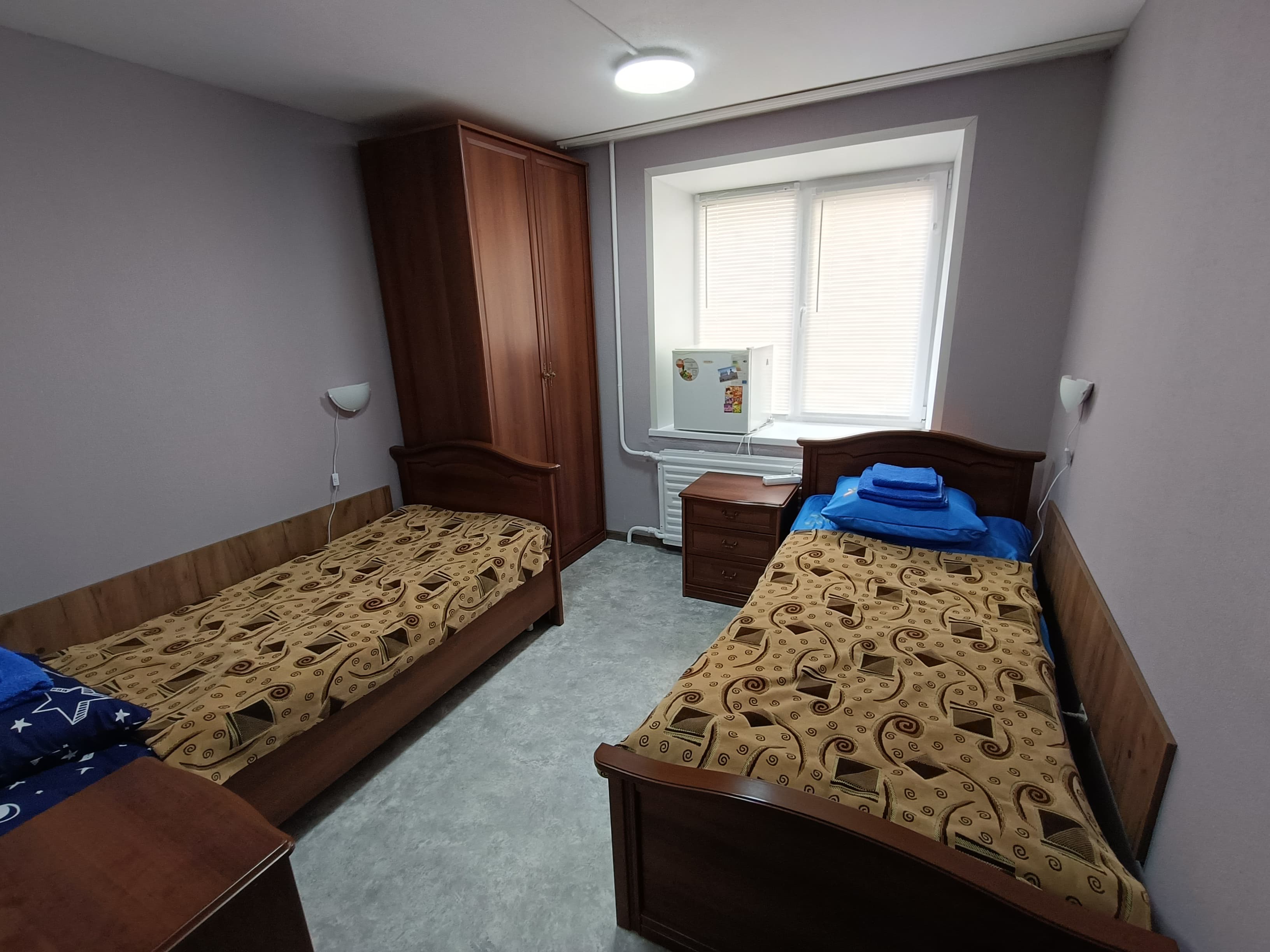 Двухместный номер с 2 отдельными кроватями и общей ванной комнатой