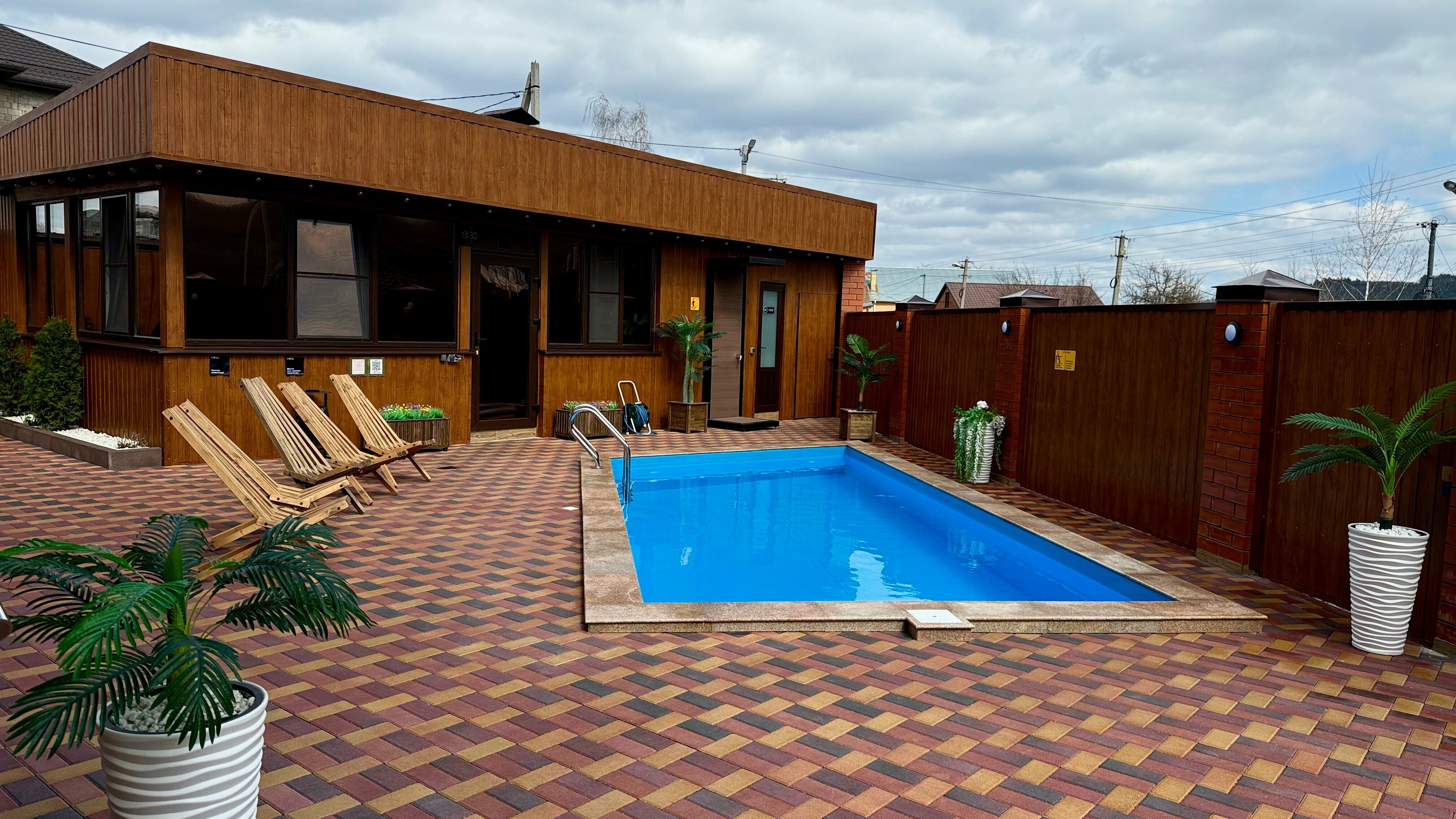 Дом с собственным бассейном