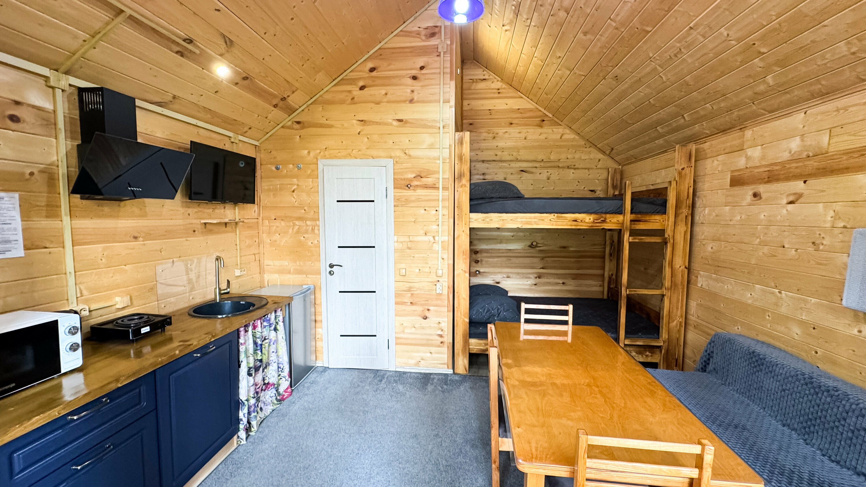 Семейный номер с видом на горы