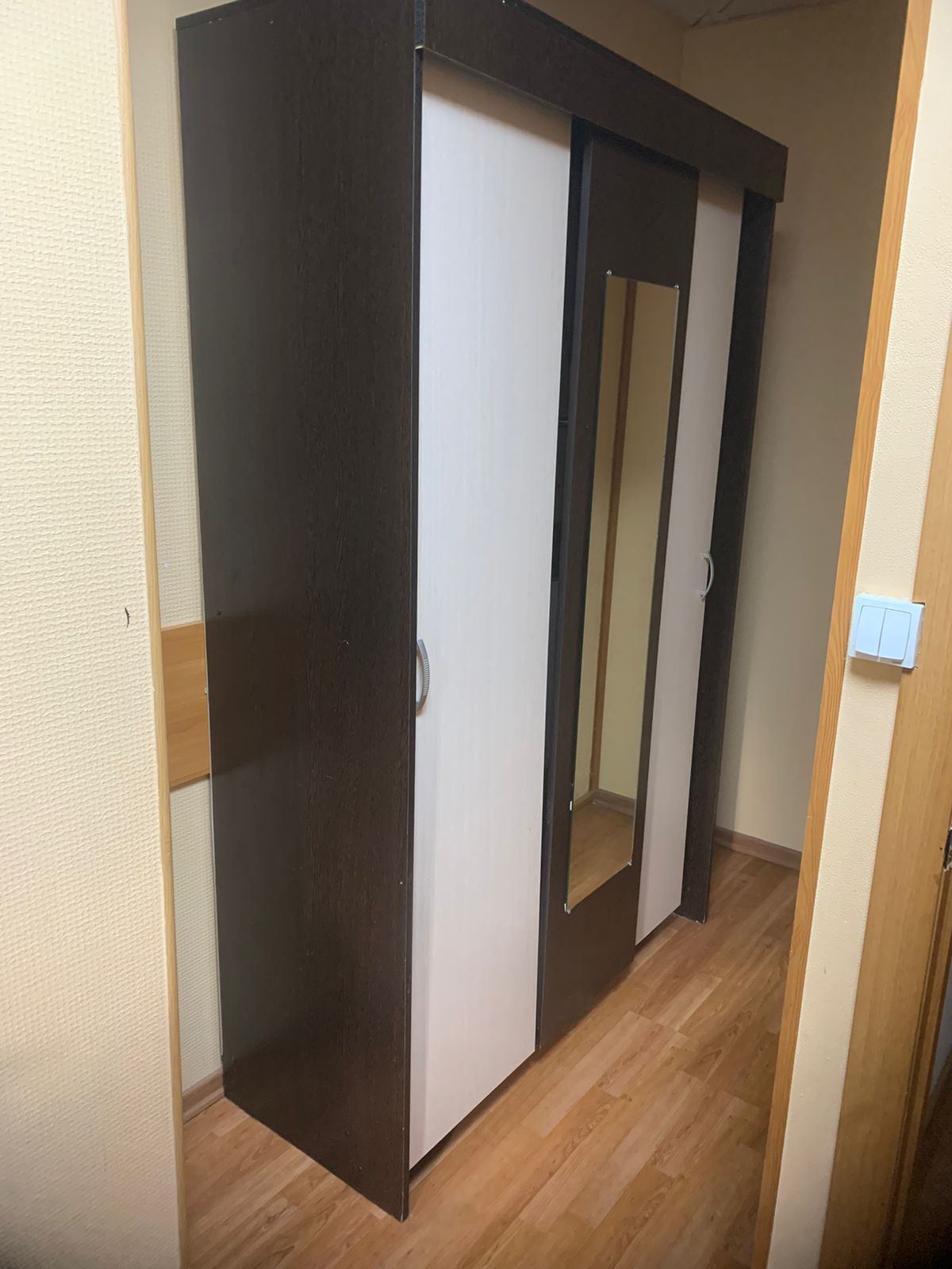 Спальное место на двухъярусной кровати в общем номере для мужчин и женщин