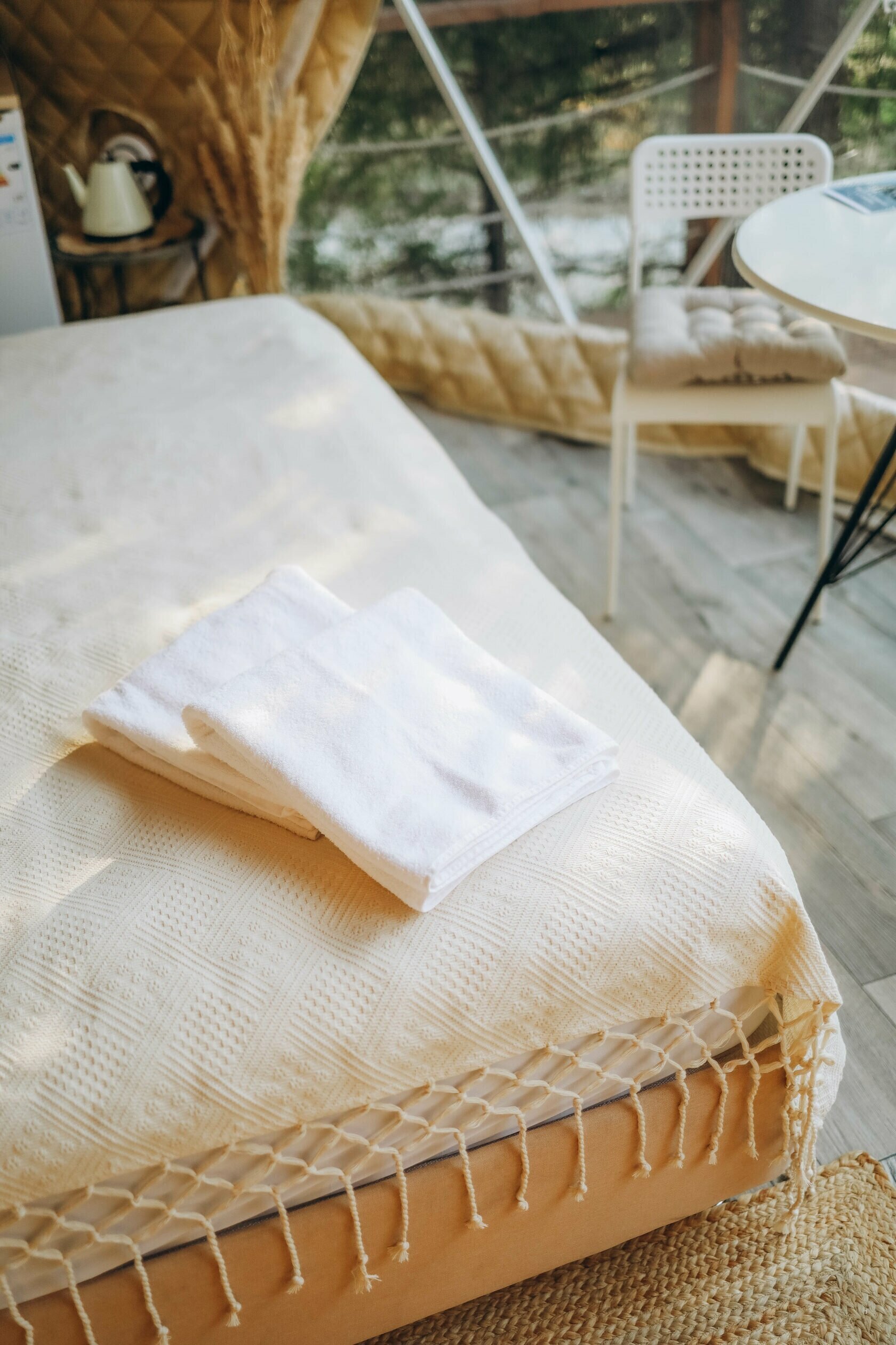 Шатер в лесу