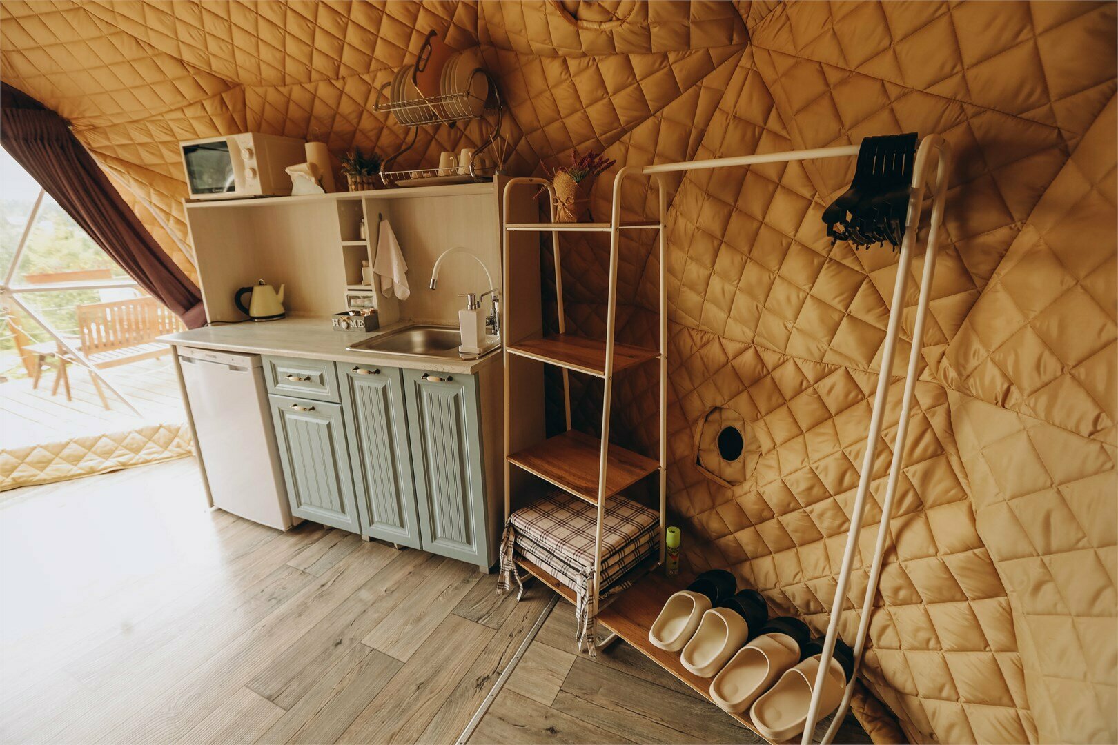 Шатер на горке