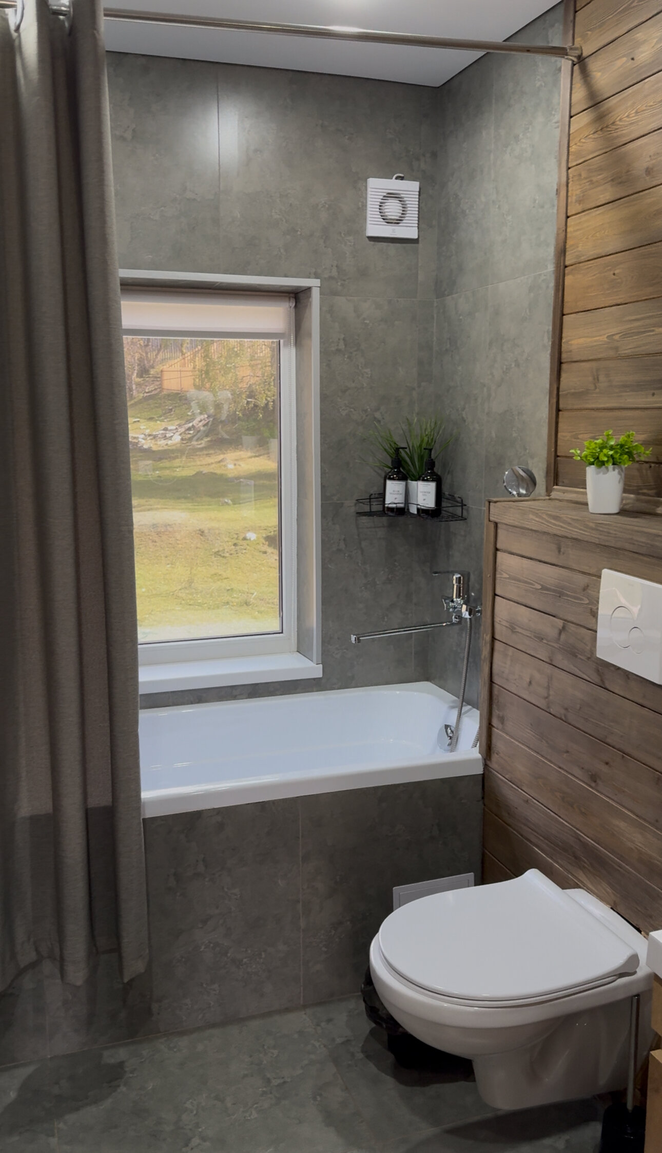 Трехместный номер с балконом