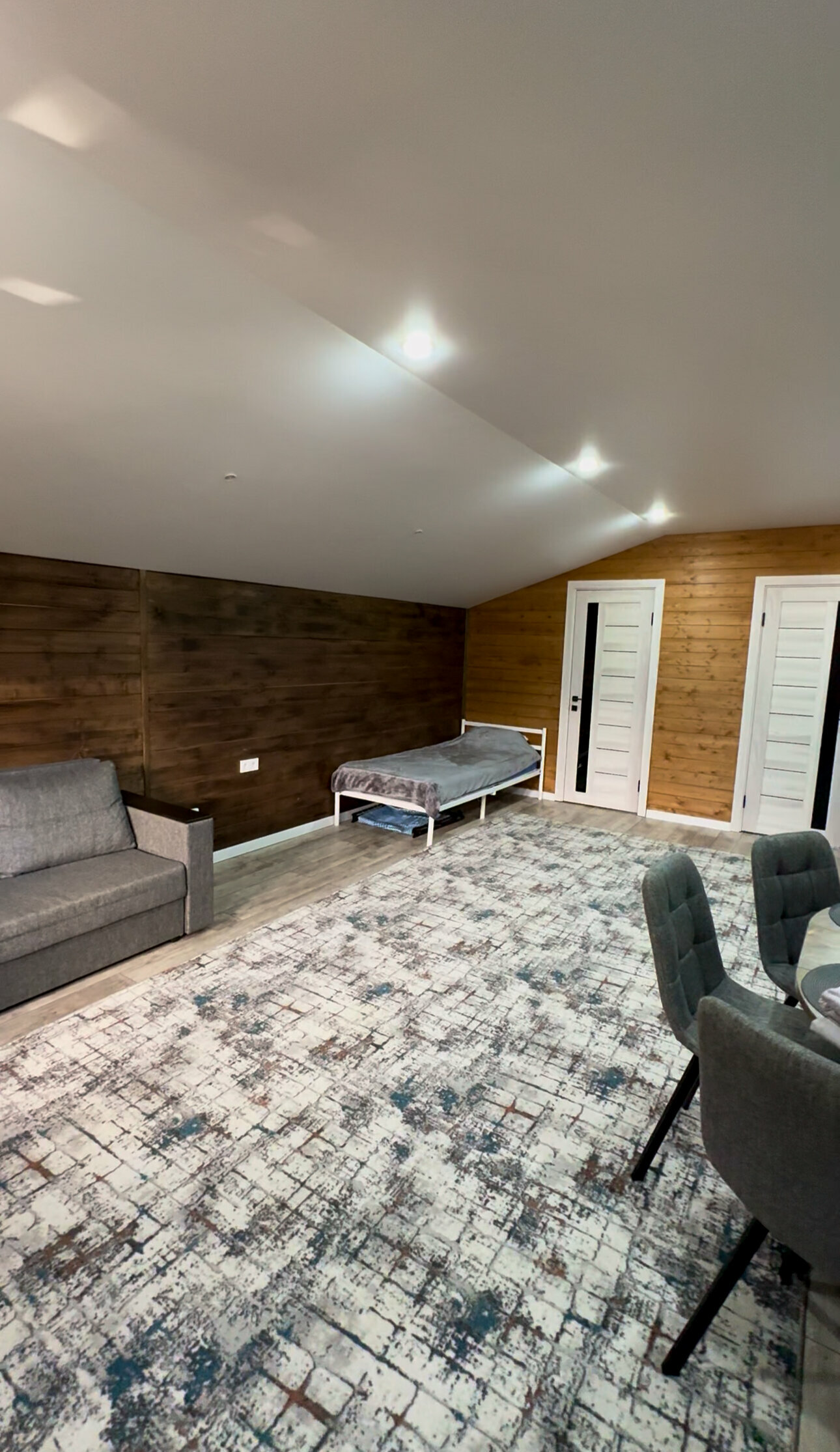 Трехместный номер с балконом