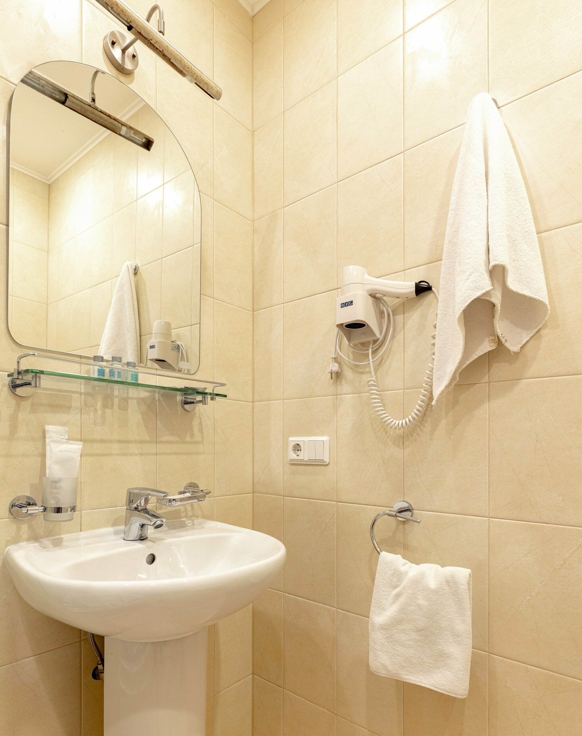 СТАНДАРТ с 1 двуспальной или 2мя раздельными кроватями с видом на Б. Московскую улицу или тихий Питерский дворик