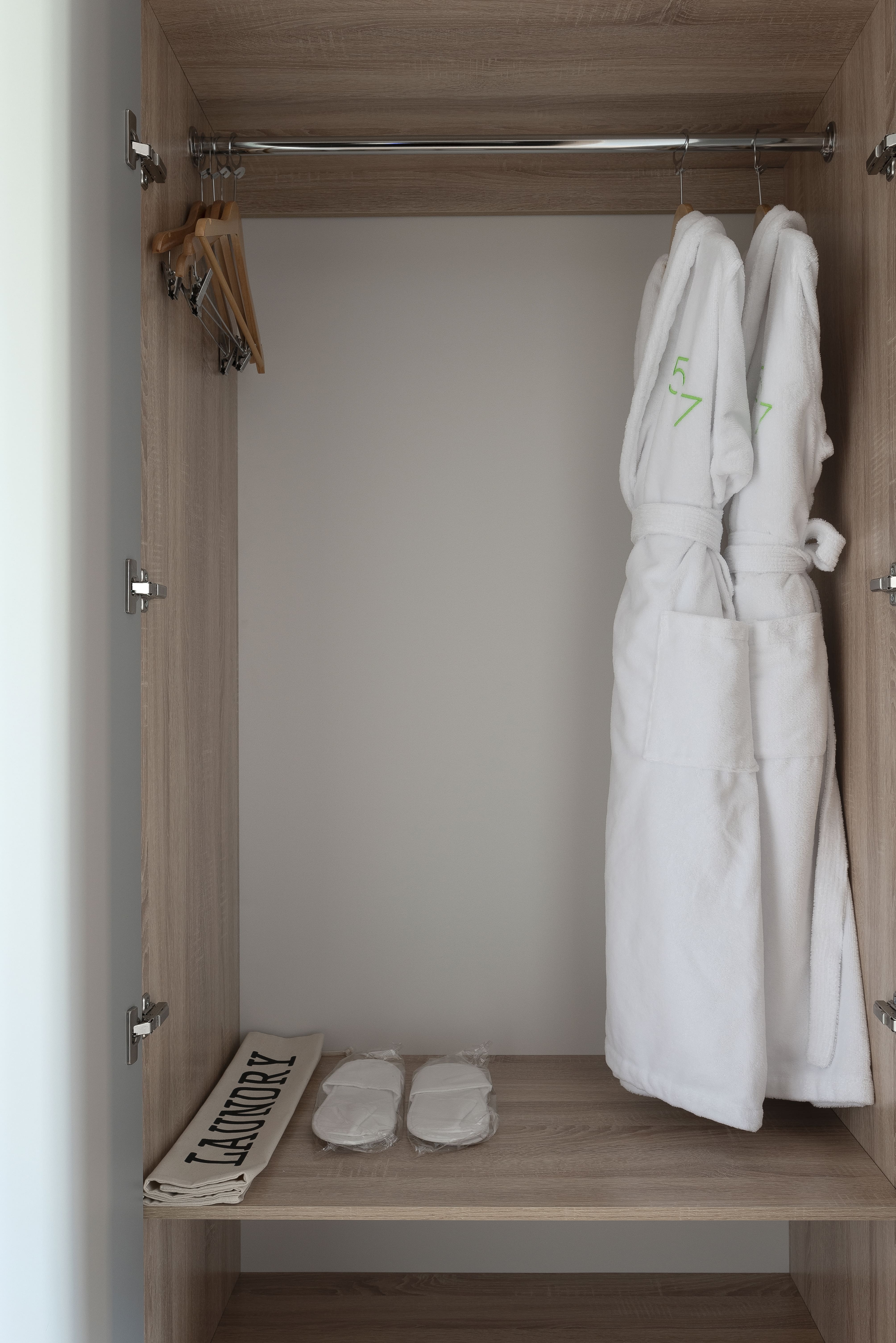 Студия с глухим остеклением