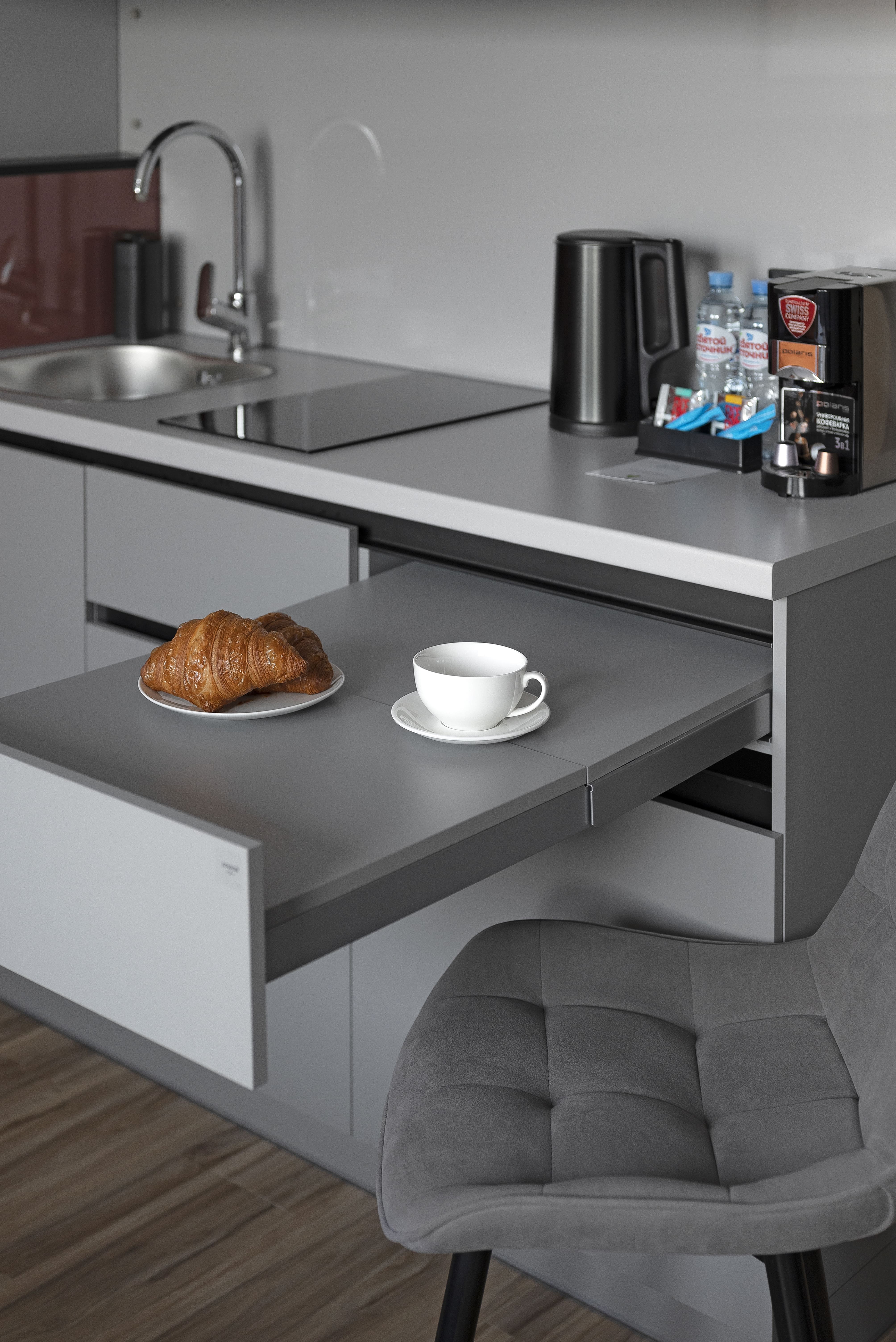 Студия с глухим остеклением