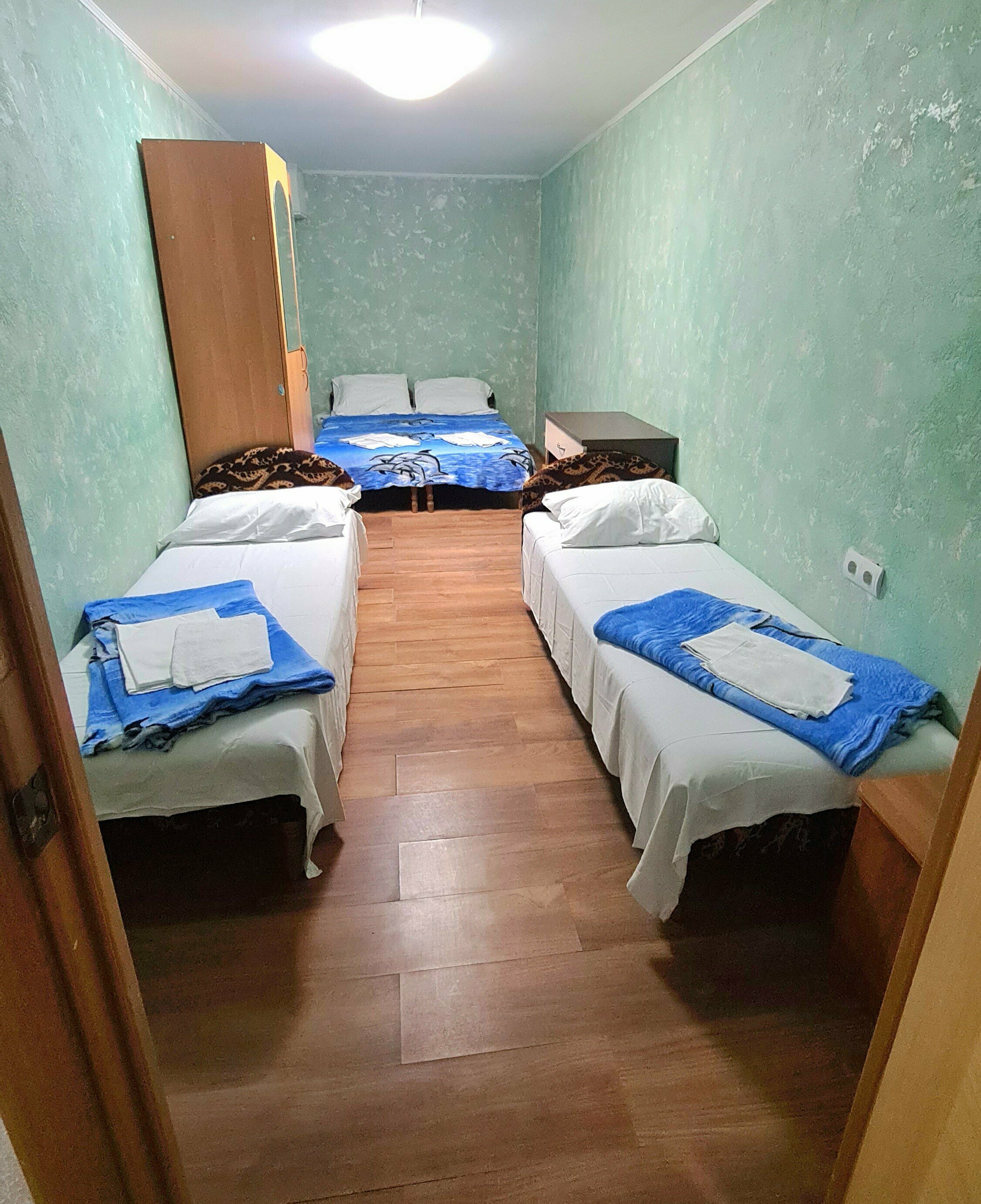 Кровать в общем номере для мужчин с 4 кроватями