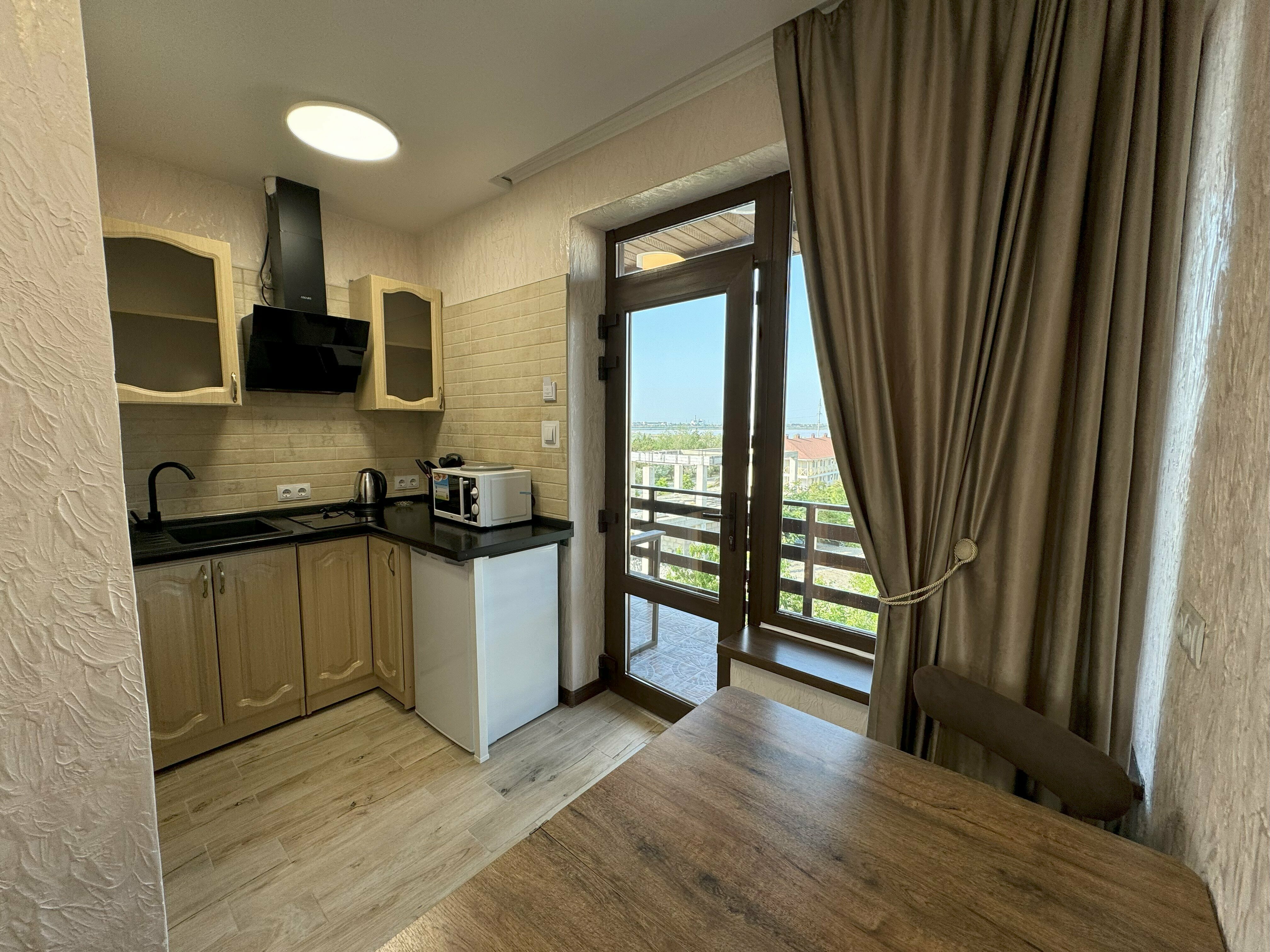 №13 Улучшенный до 4-ёх человек с видом на море