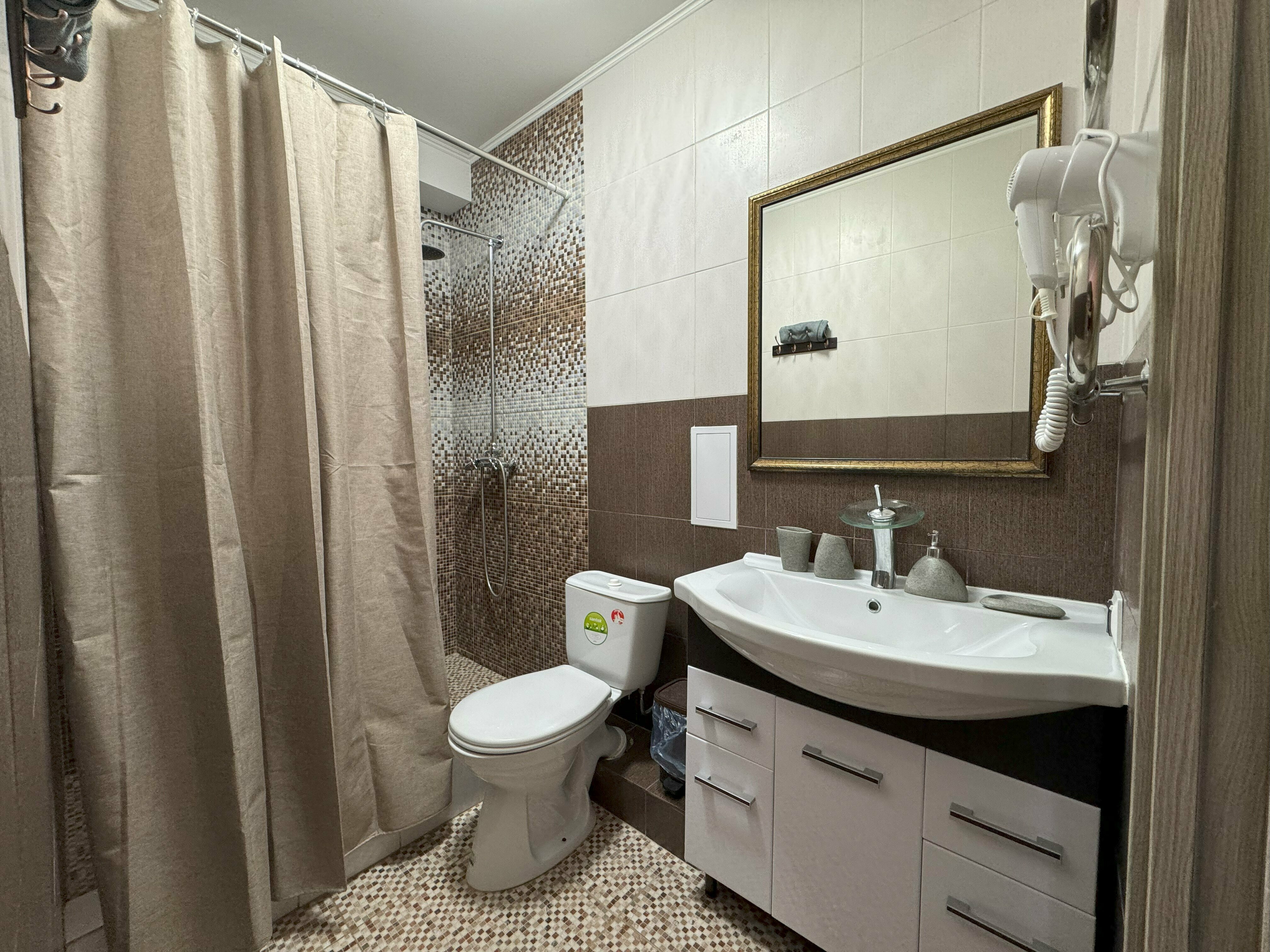 №8 Полулюкс до 3-х человек + 1 доп место