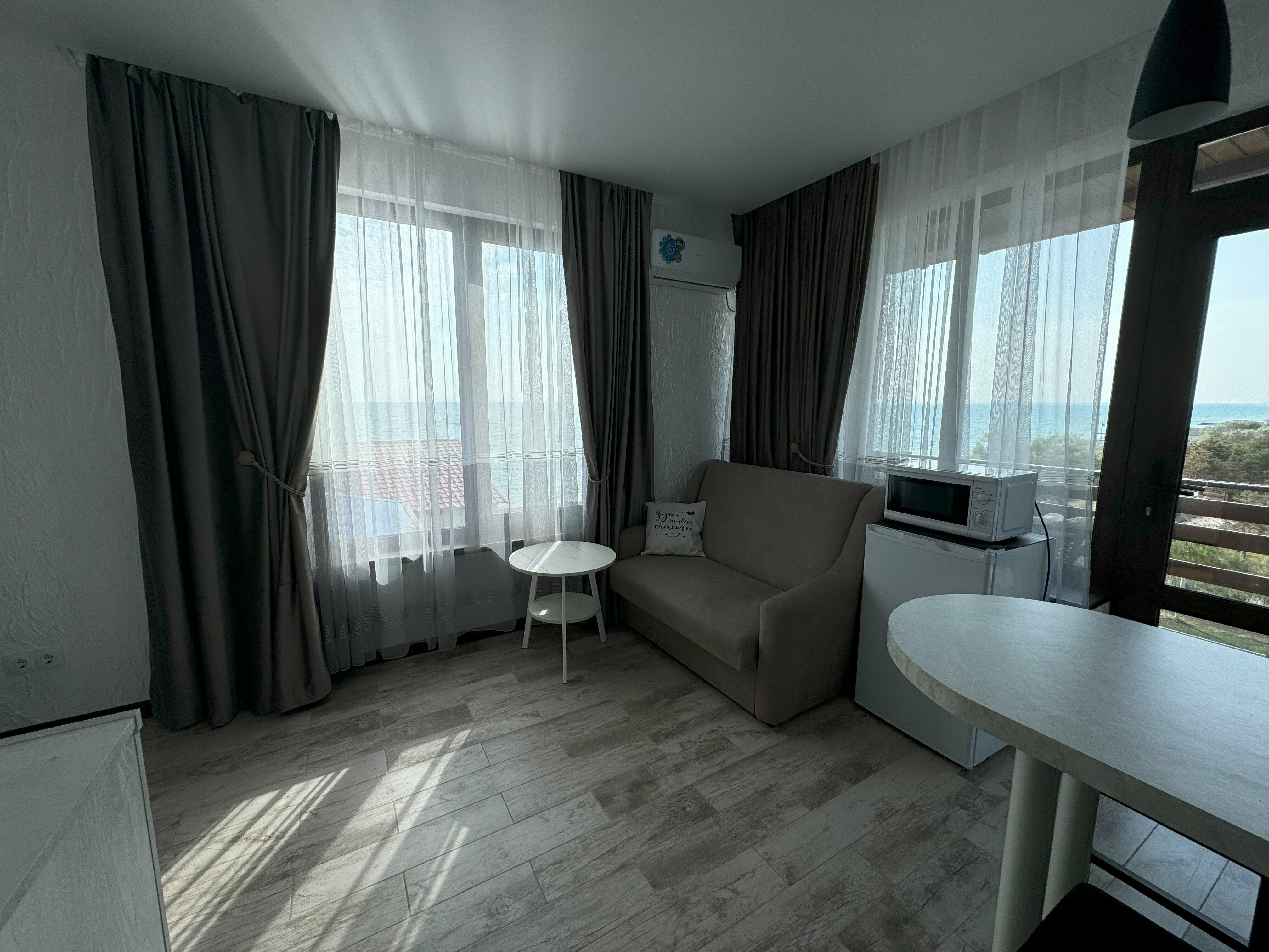 №16 Улучшенная студия до трёх человек с видом на море