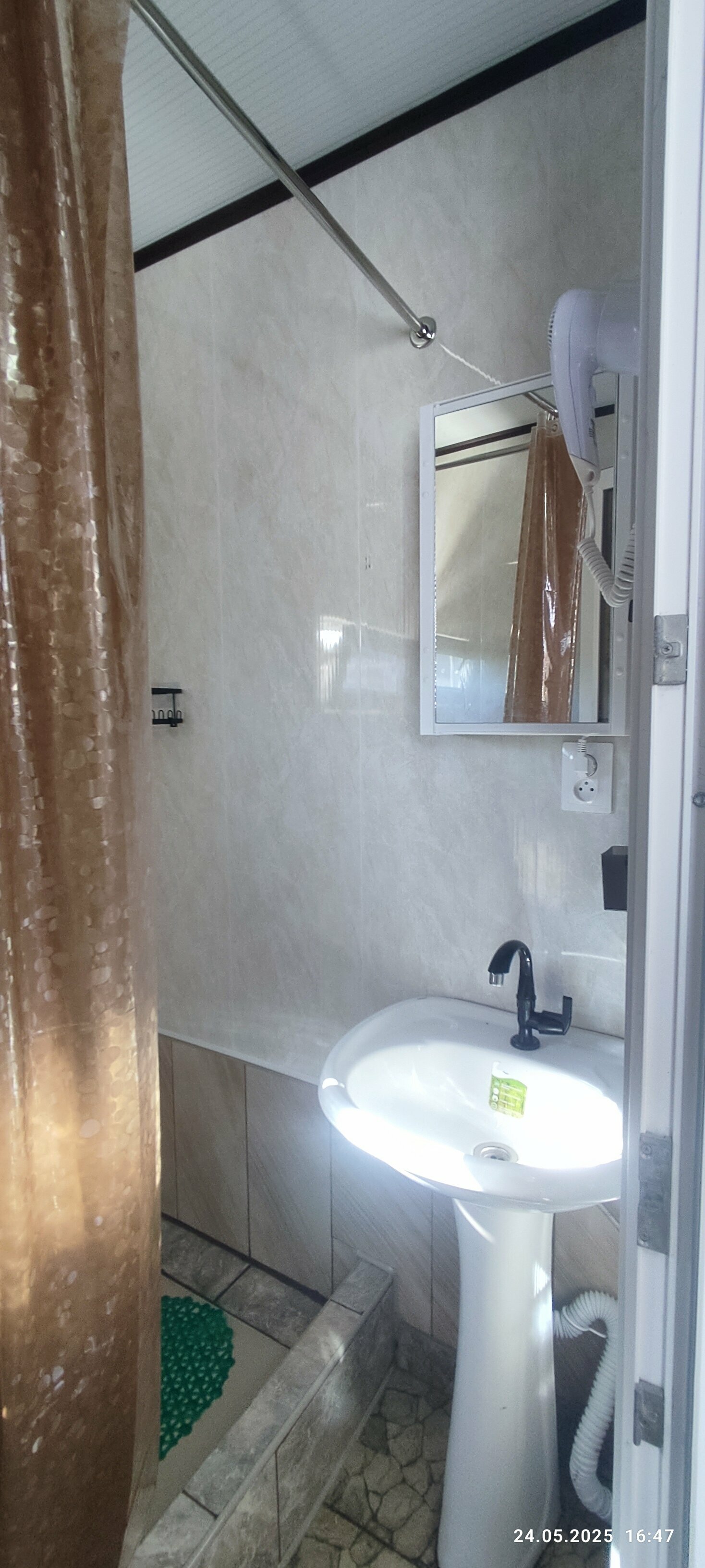 Трехместный номер с балконом