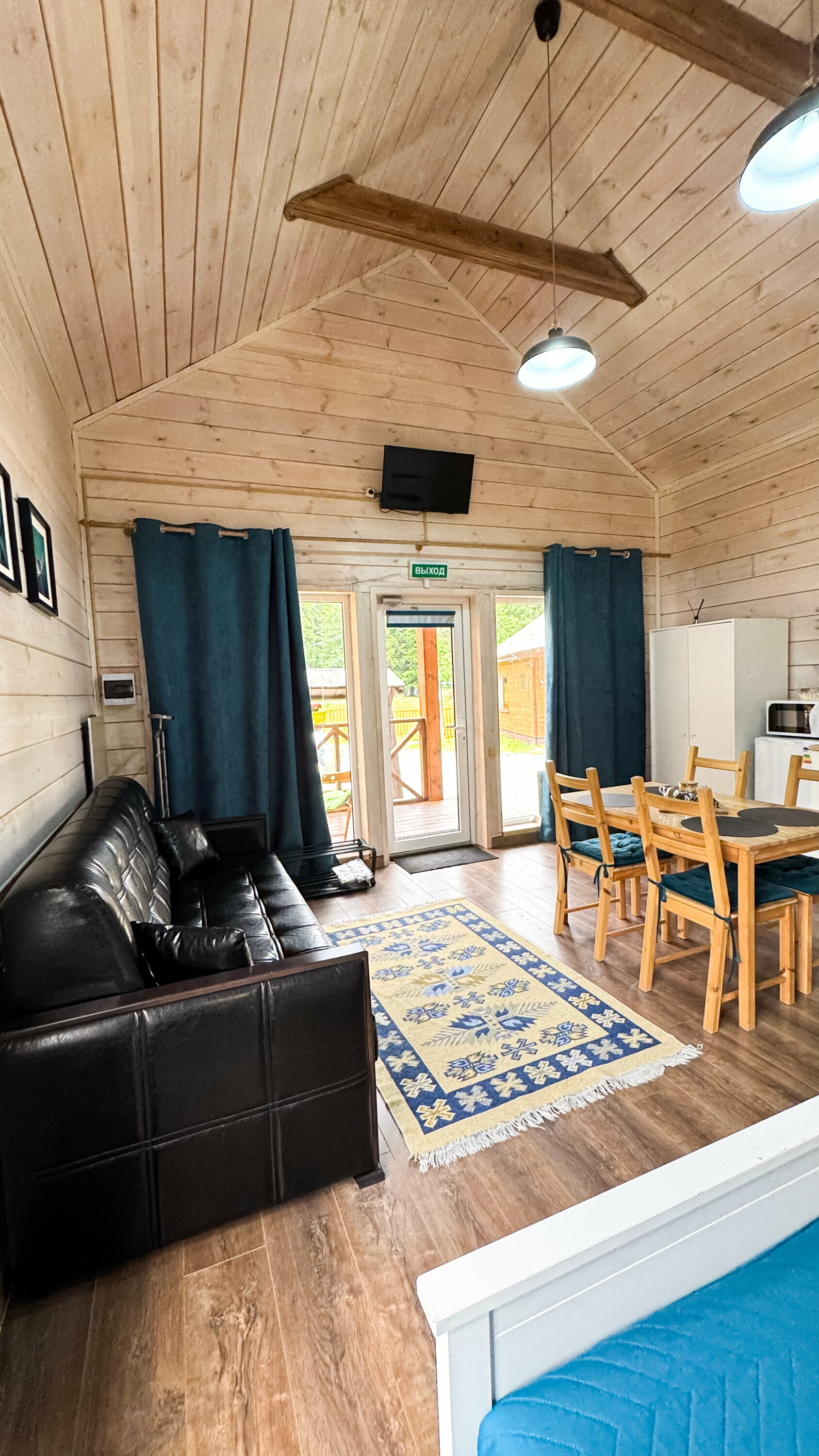 Шале Мини  в синем интерьере