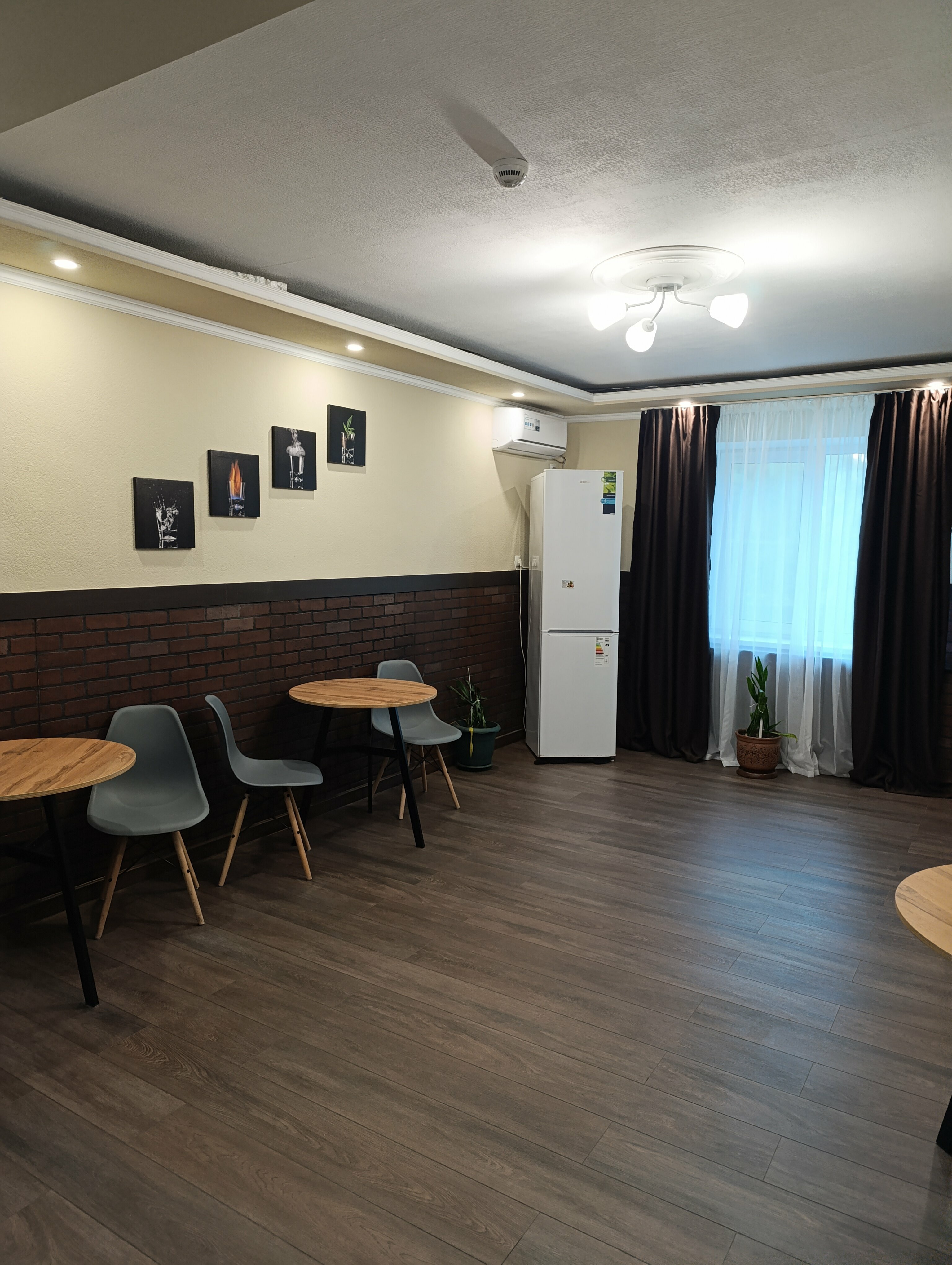 Двухместный номер с 2 отдельными кроватями и общим туалетом