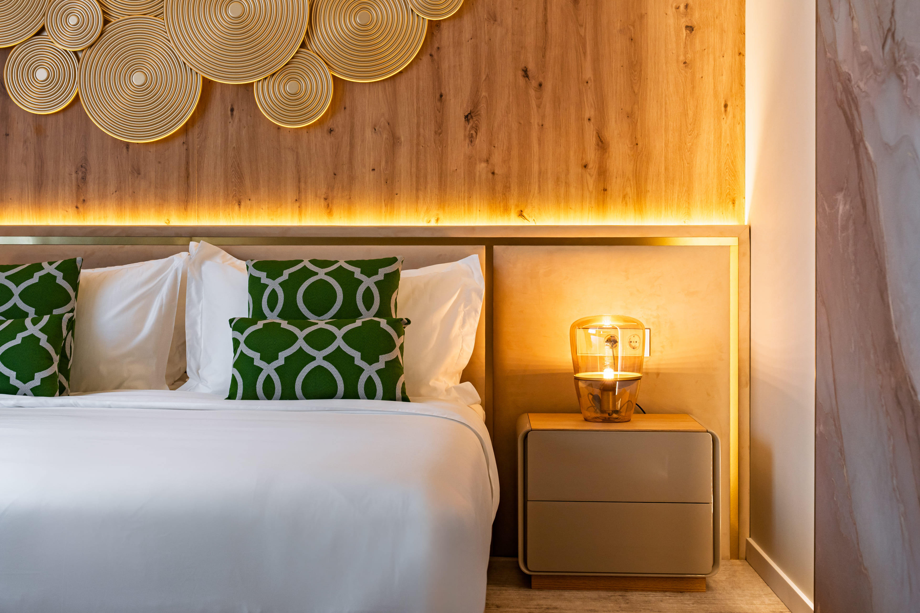 Двухместный номер с двуспальной кроватью и дополнительной кроватью