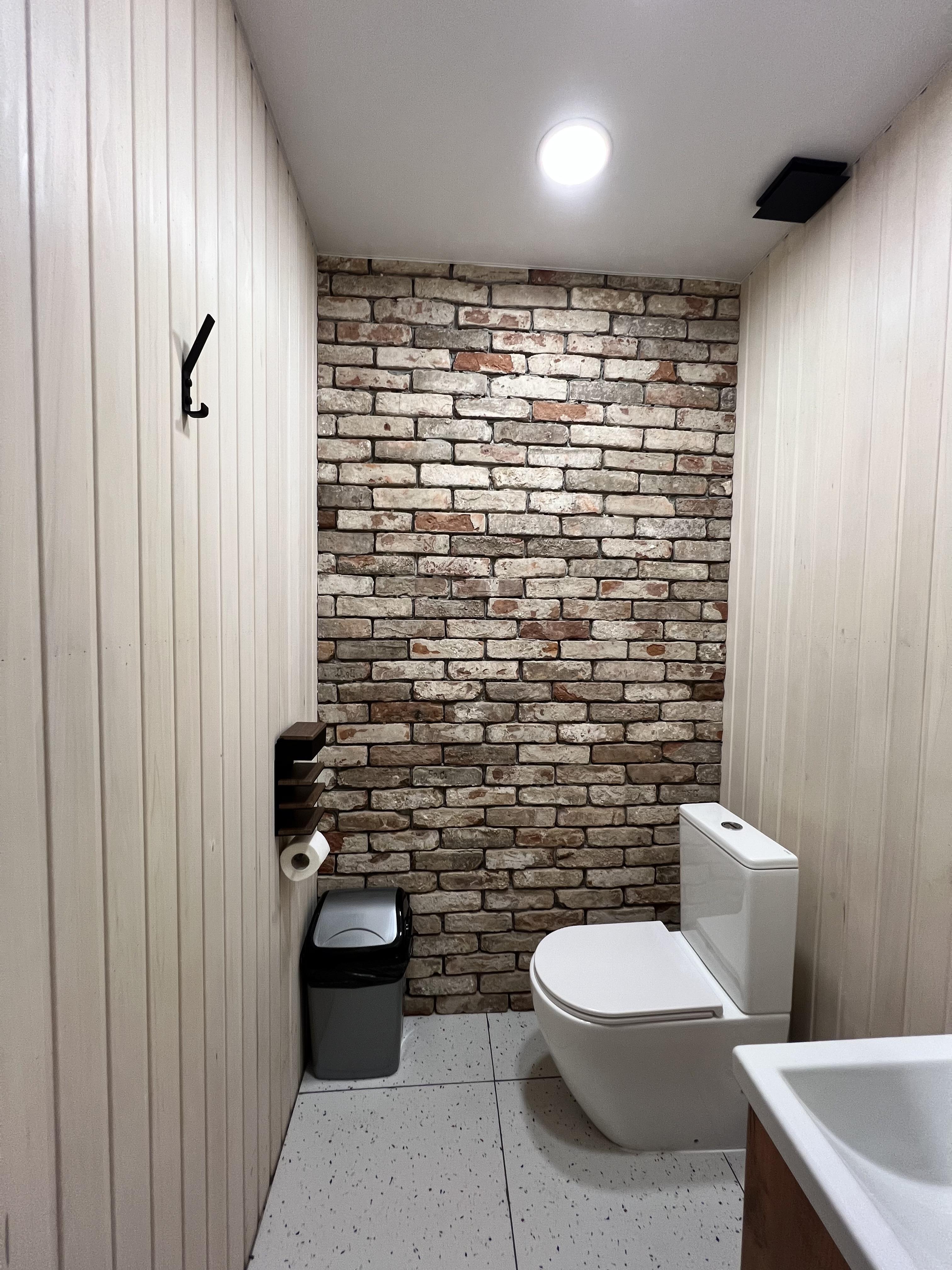 Стандартный двухместный номер с 2 отдельными кроватями и общей ванной комнатой