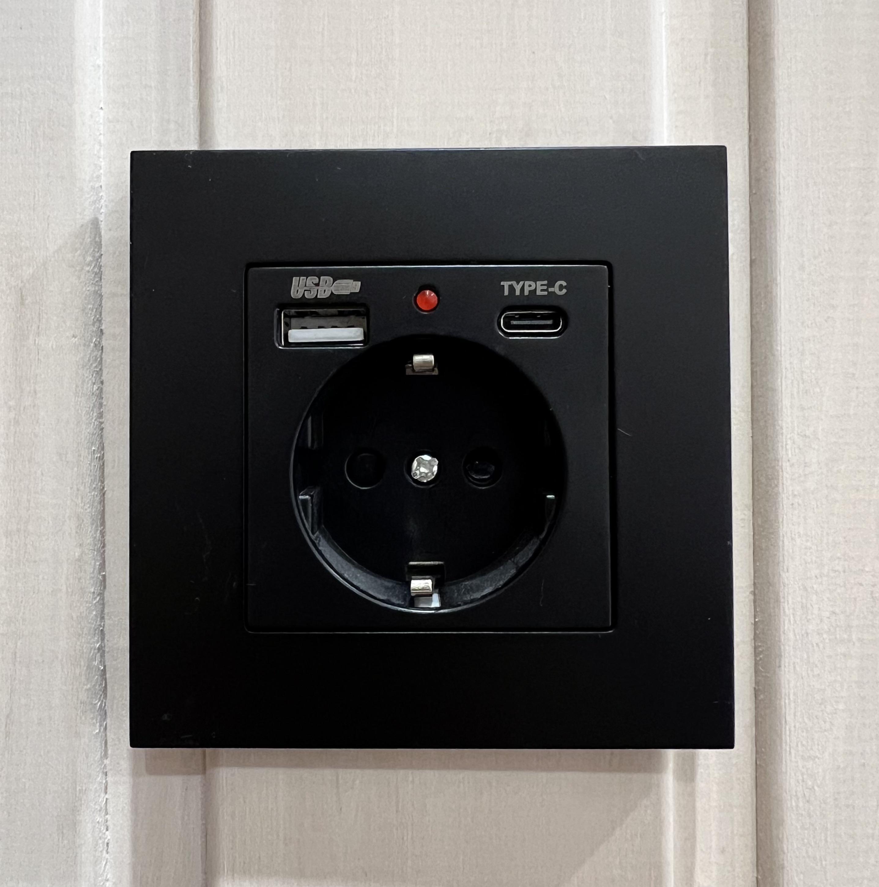 Стандартный двухместный номер с 2 отдельными кроватями и общей ванной комнатой